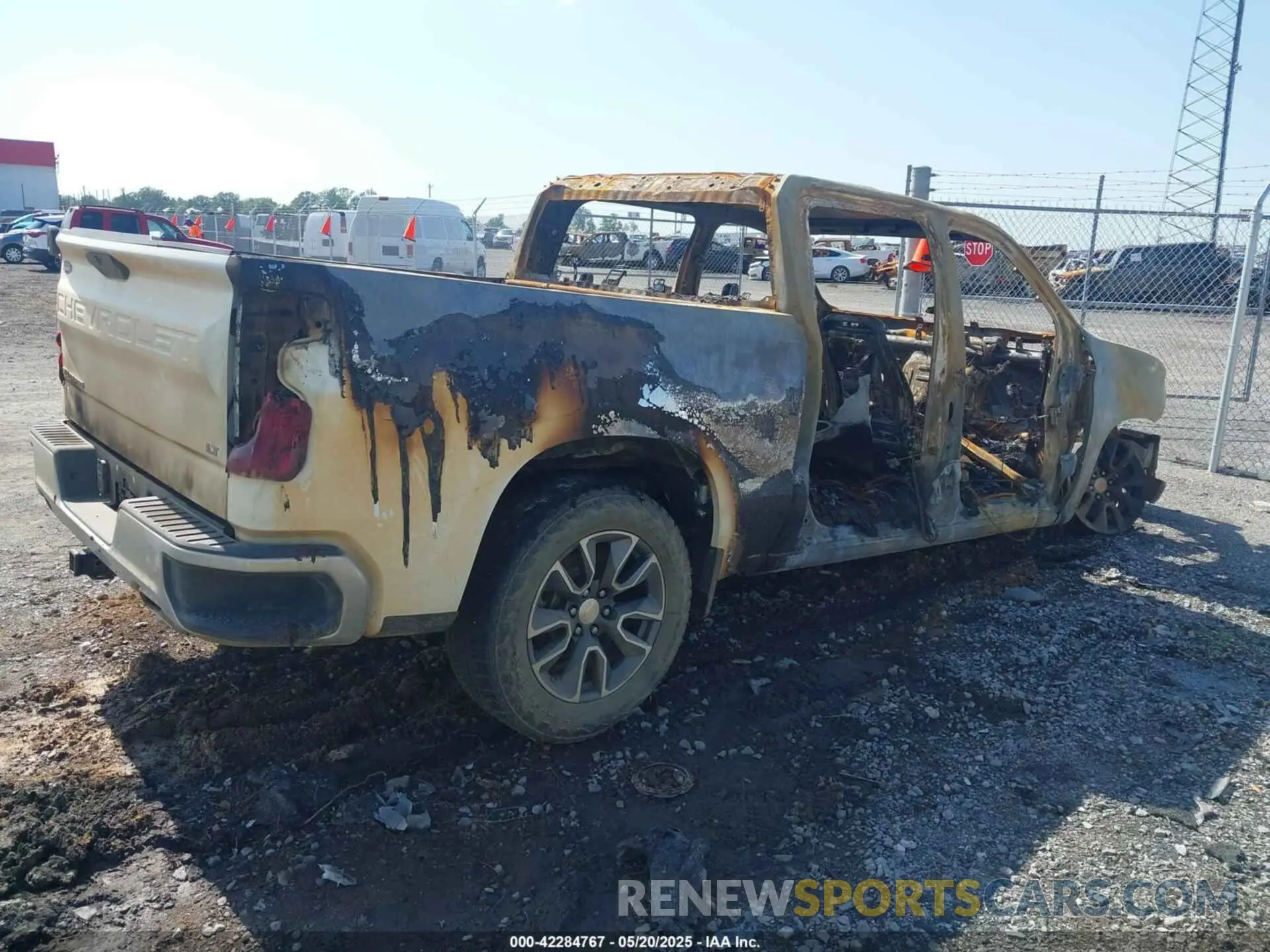 4 Фотография поврежденного автомобиля 3GCUYDED9MG172722 CHEVROLET SILVERADO 1500 2021