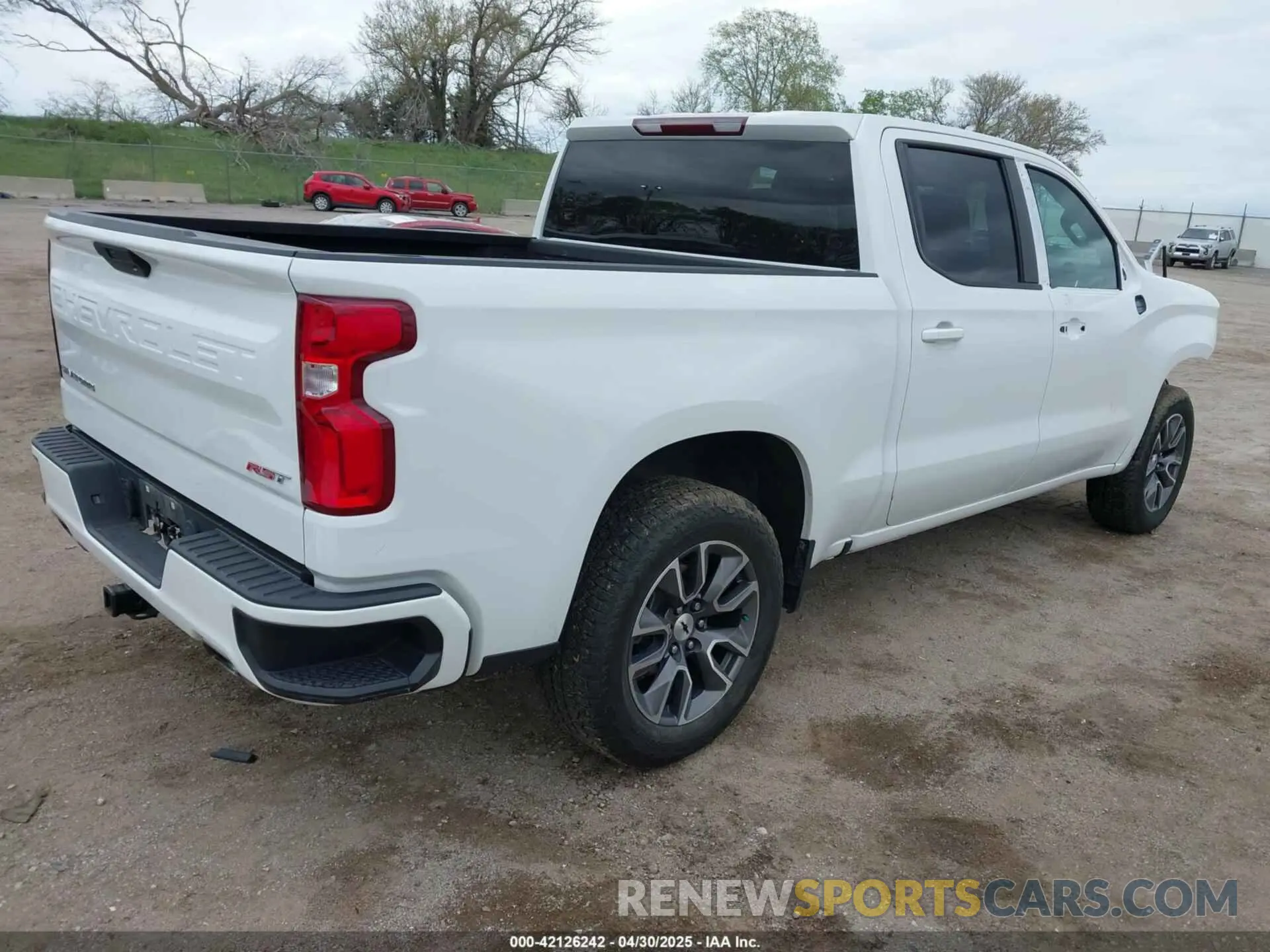 4 Фотография поврежденного автомобиля 3GCUYEEDXMG229600 CHEVROLET SILVERADO 1500 2021