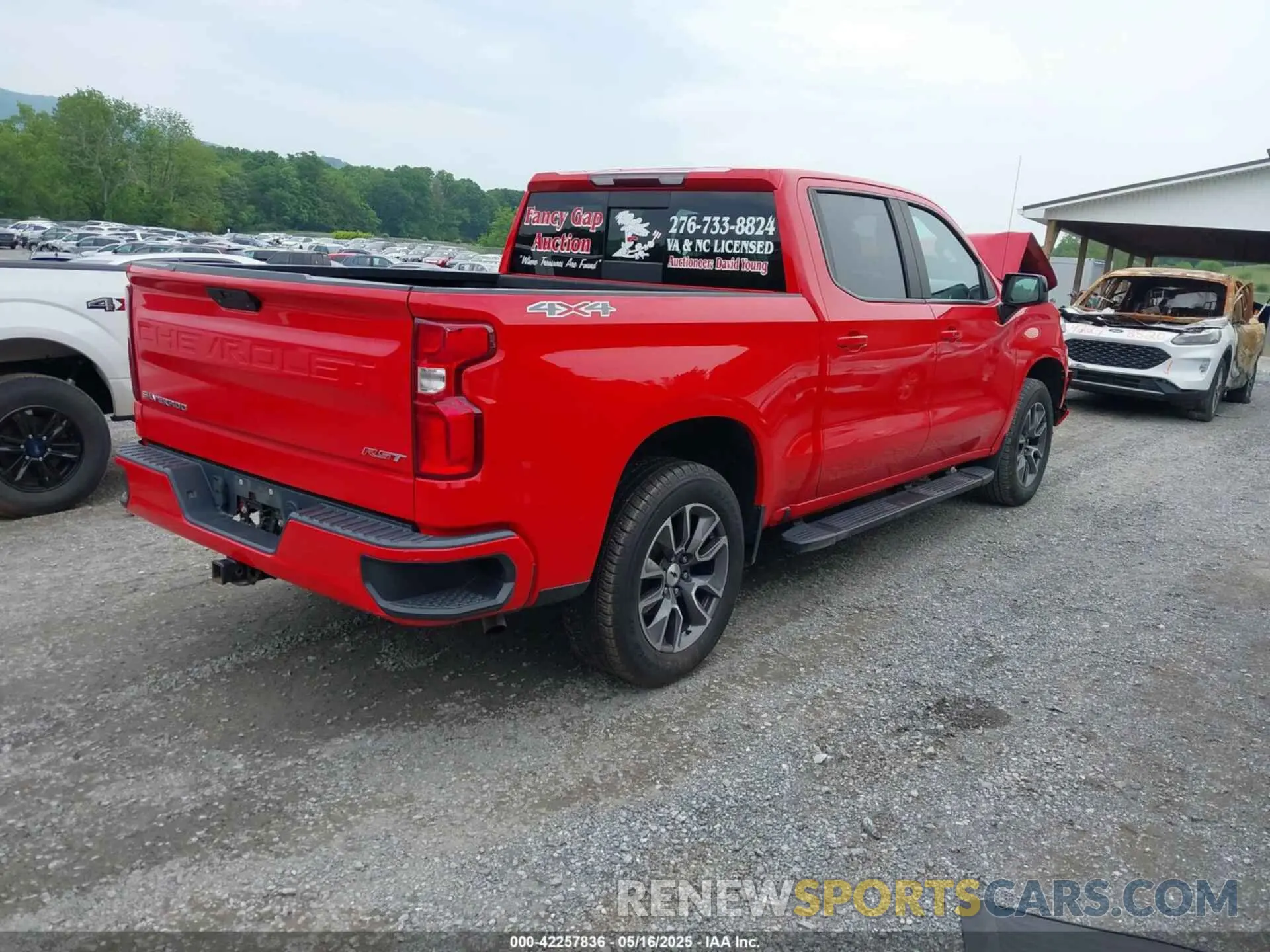 4 Фотография поврежденного автомобиля 3GCUYEEDXMG230939 CHEVROLET SILVERADO 1500 2021