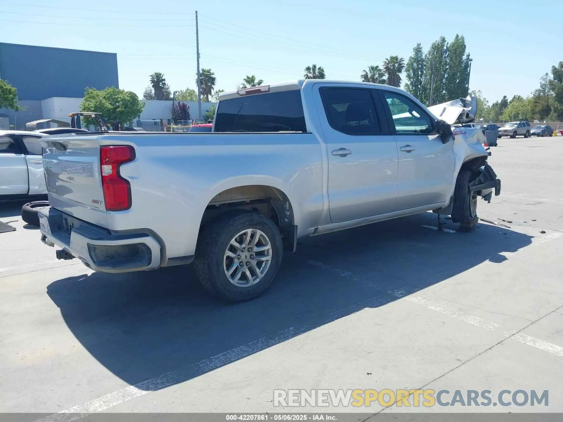 4 Photograph of a damaged car 3GCUYEET4MG138815 CHEVROLET SILVERADO 1500 2021