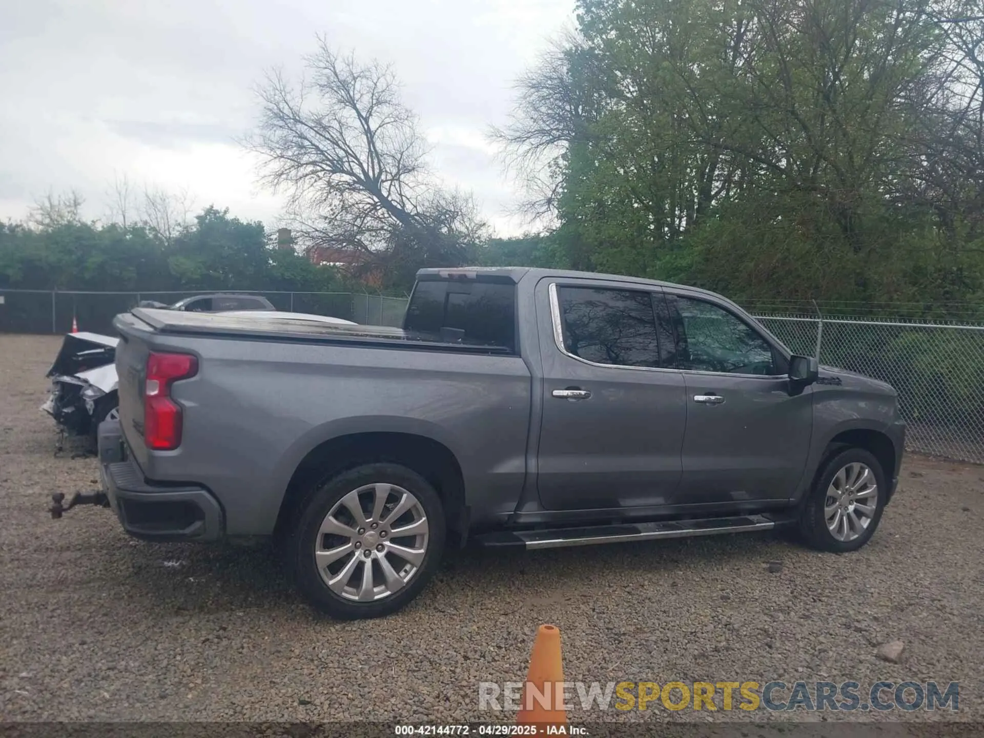 13 Photograph of a damaged car 3GCUYHEDXMG387274 CHEVROLET SILVERADO 1500 2021