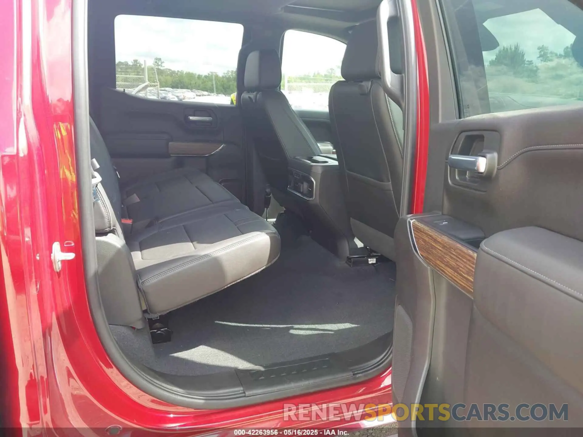 8 Photograph of a damaged car 3GCUYHEL1MG143522 CHEVROLET SILVERADO 1500 2021