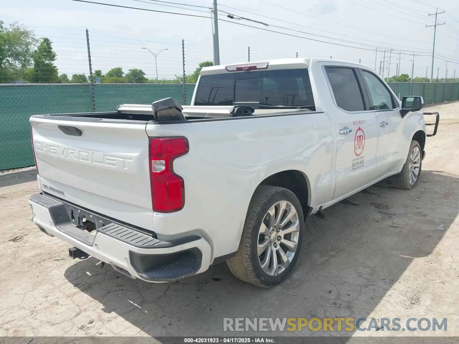 4 Фотография поврежденного автомобиля 3GCUYHELXMG220517 CHEVROLET SILVERADO 1500 2021