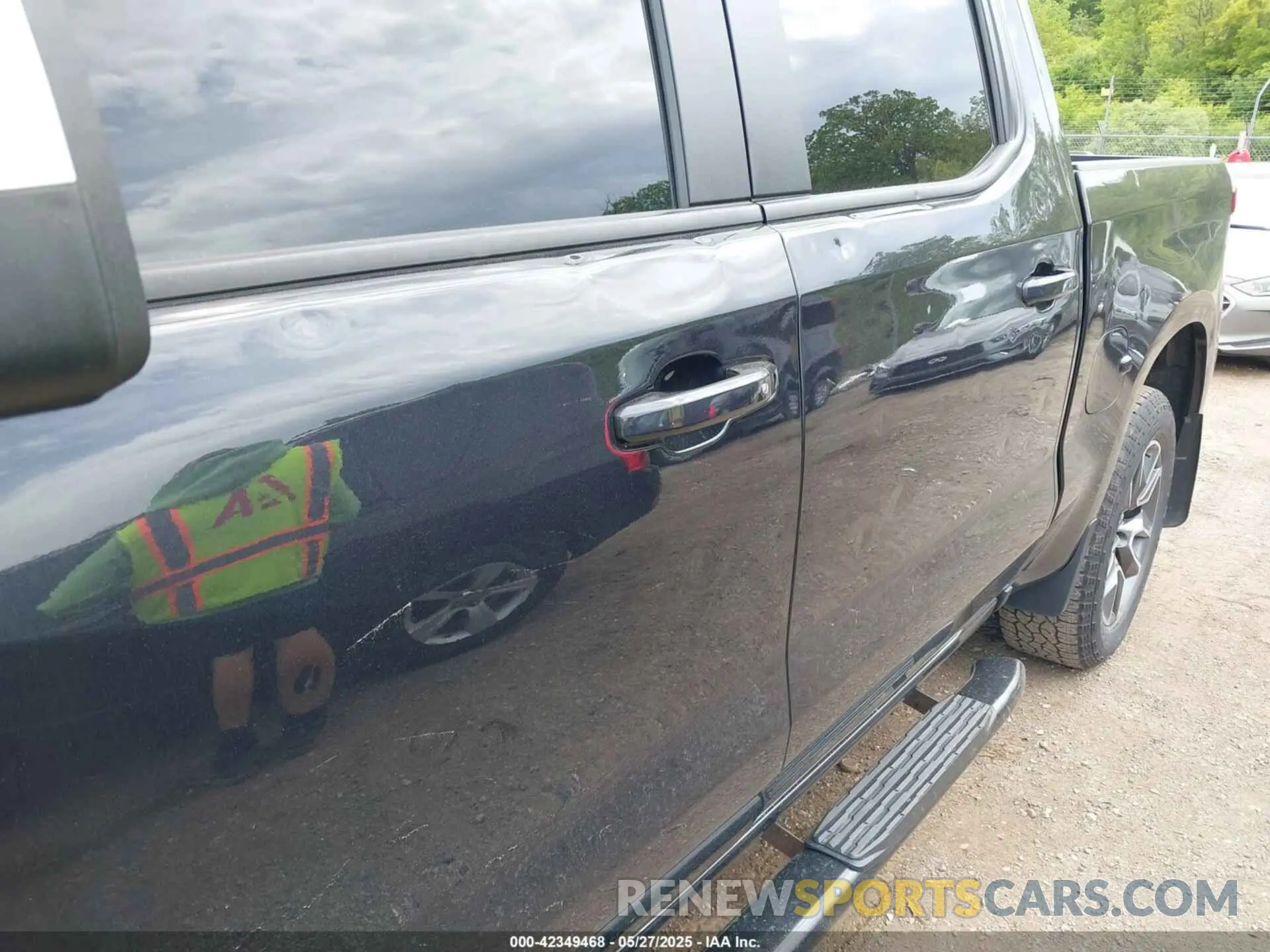 18 Photograph of a damaged car 1GCPDKEK7NZ585123 CHEVROLET SILVERADO 1500 2022