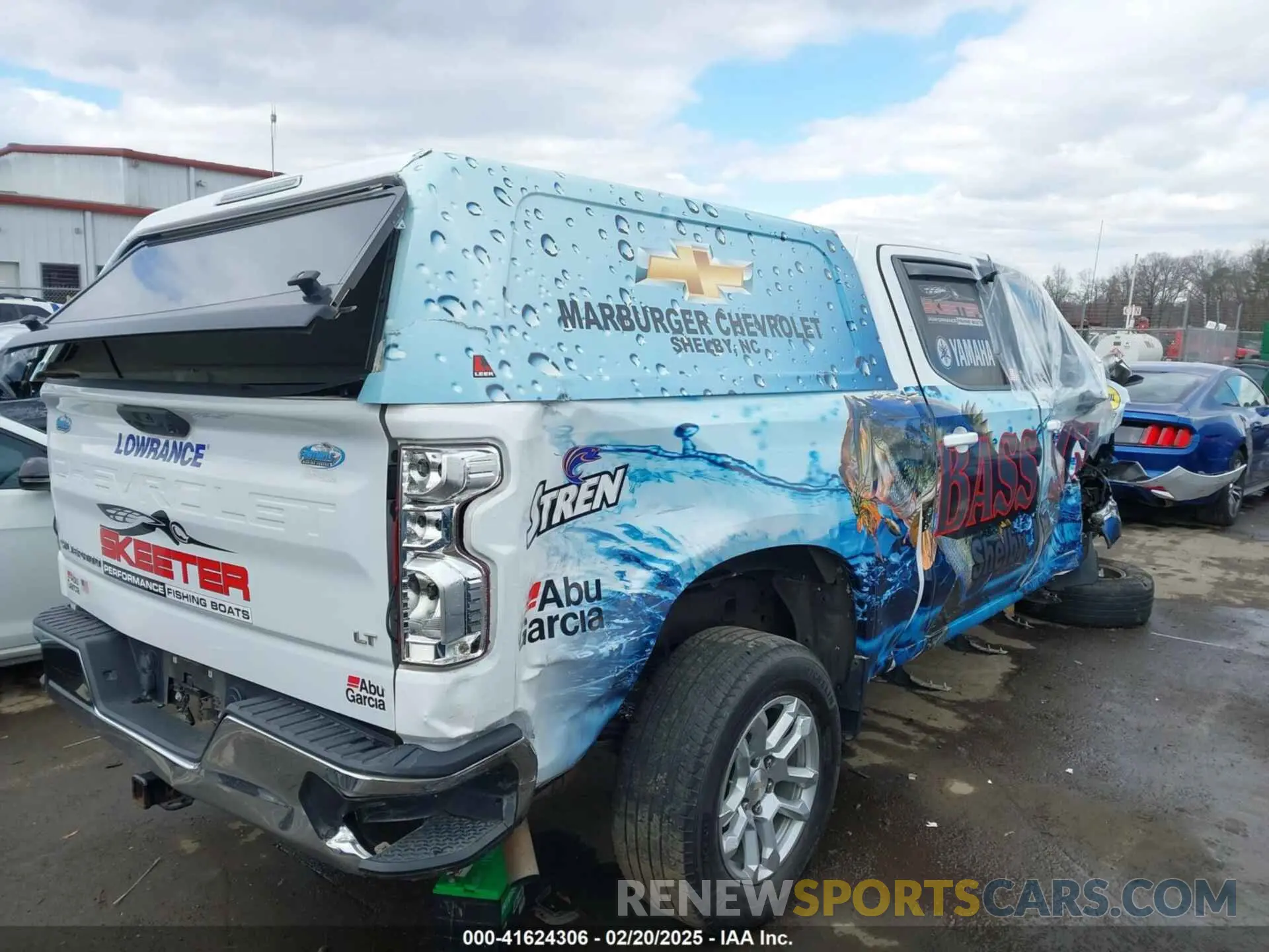 4 Фотография поврежденного автомобиля 1GCUDDED1NZ524429 CHEVROLET SILVERADO 1500 2022