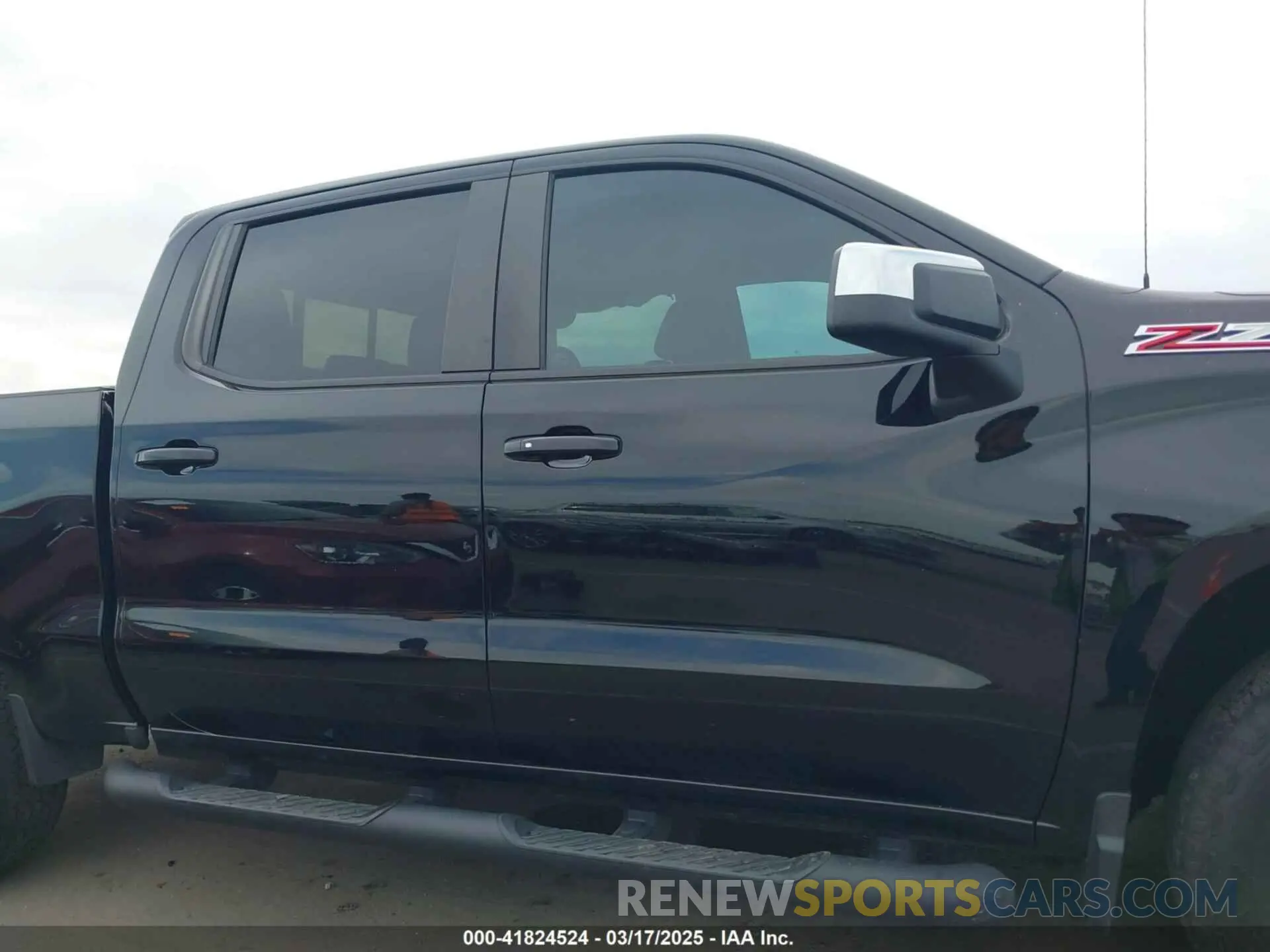 13 Photograph of a damaged car 1GCUDDED6NZ528279 CHEVROLET SILVERADO 1500 2022