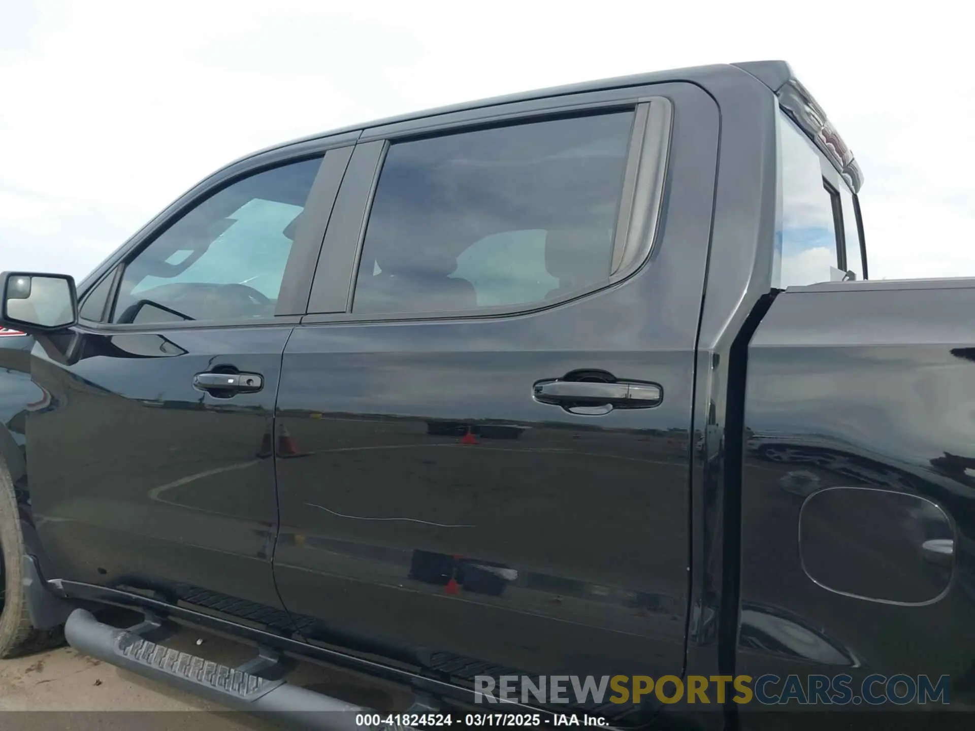 14 Photograph of a damaged car 1GCUDDED6NZ528279 CHEVROLET SILVERADO 1500 2022