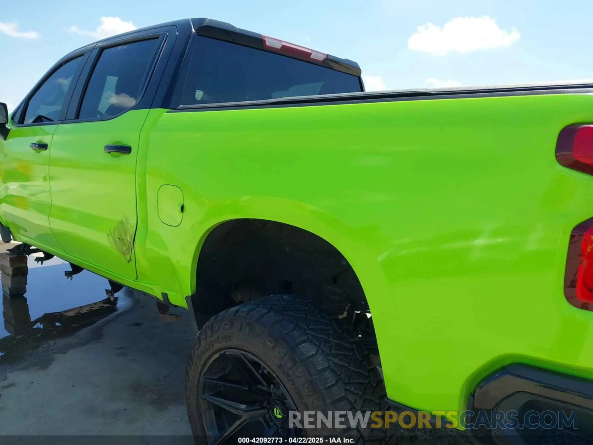 18 Фотография поврежденного автомобиля 1GCUDEED7NZ585337 CHEVROLET SILVERADO 1500 2022