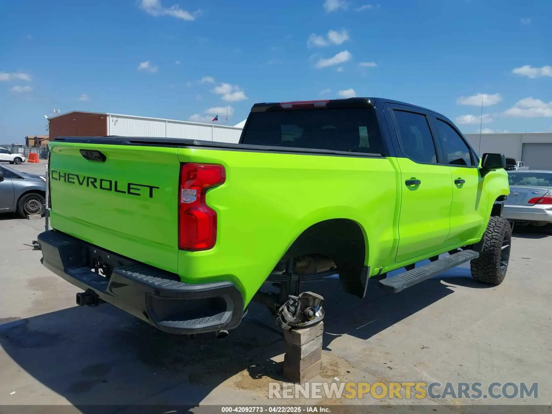 4 Фотография поврежденного автомобиля 1GCUDEED7NZ585337 CHEVROLET SILVERADO 1500 2022