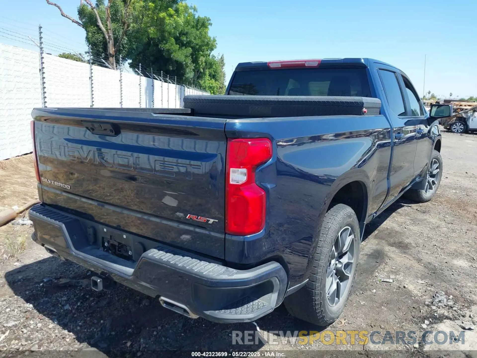 4 Photograph of a damaged car 1GCUDEED8NZ636408 CHEVROLET SILVERADO 1500 2022