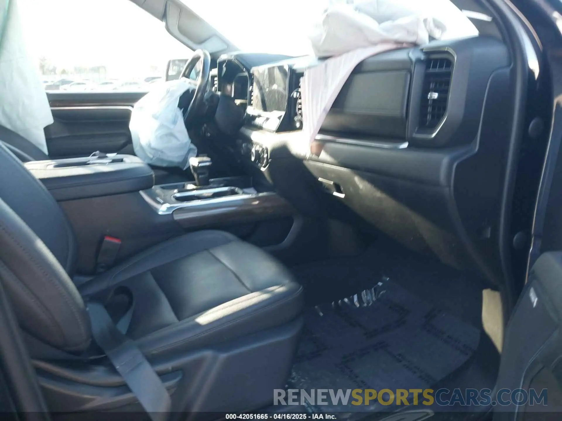 5 Photograph of a damaged car 1GCUDEEDXNZ568970 CHEVROLET SILVERADO 1500 2022