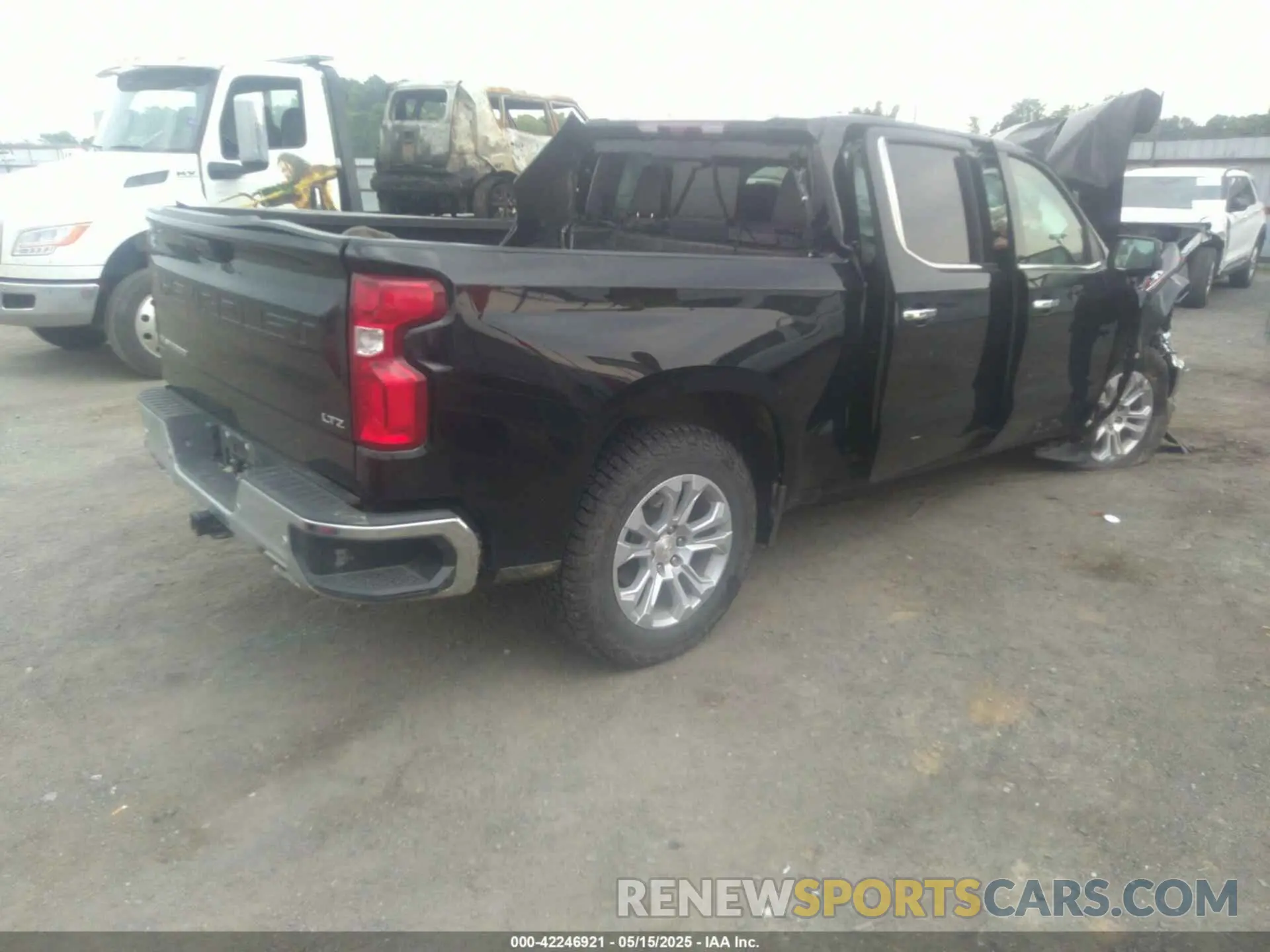 4 Фотография поврежденного автомобиля 1GCUDGET9NZ621404 CHEVROLET SILVERADO 1500 2022