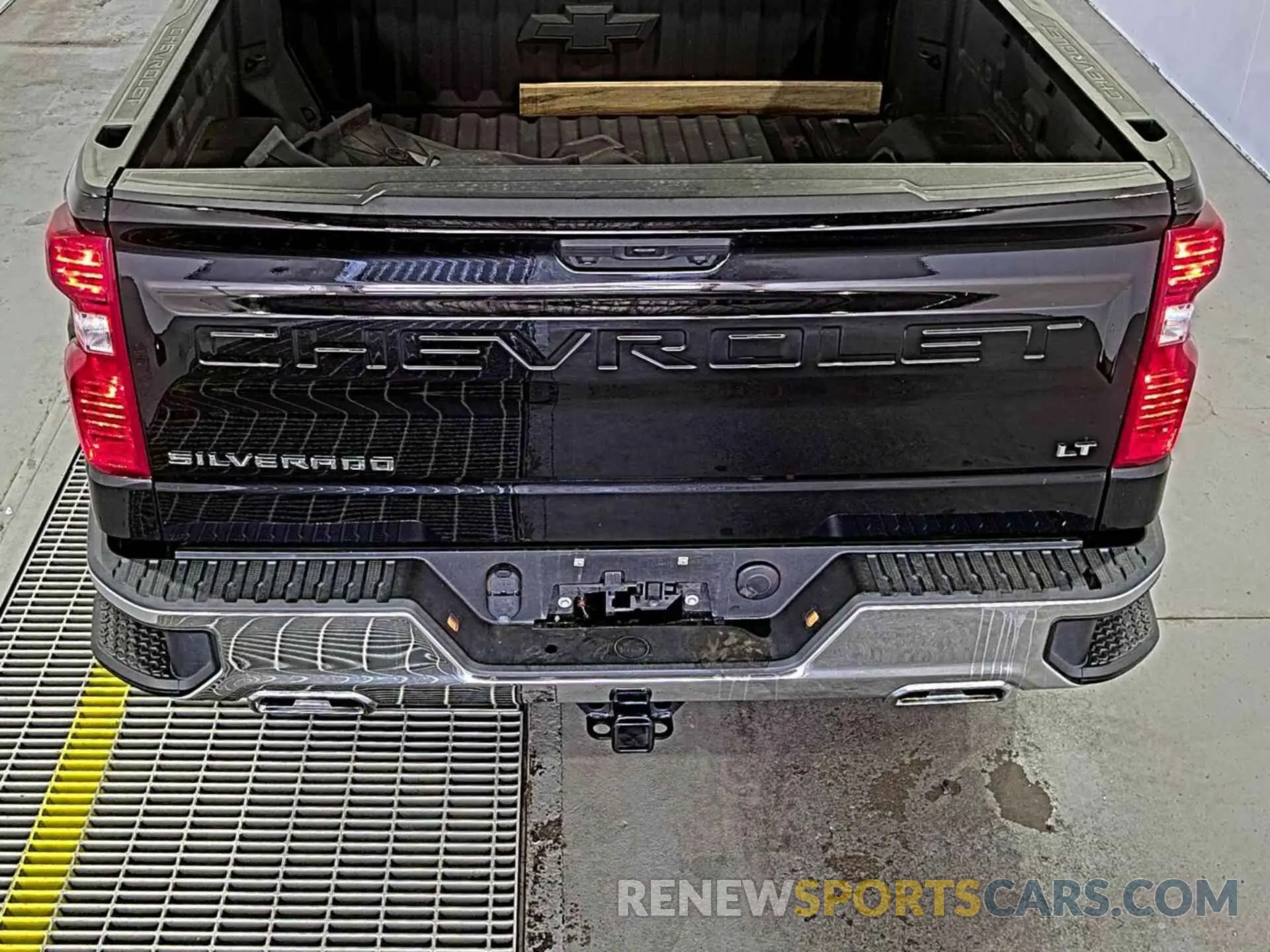 4 Фотография поврежденного автомобиля 2GCUDDEDXN1515897 CHEVROLET SILVERADO 1500 2022