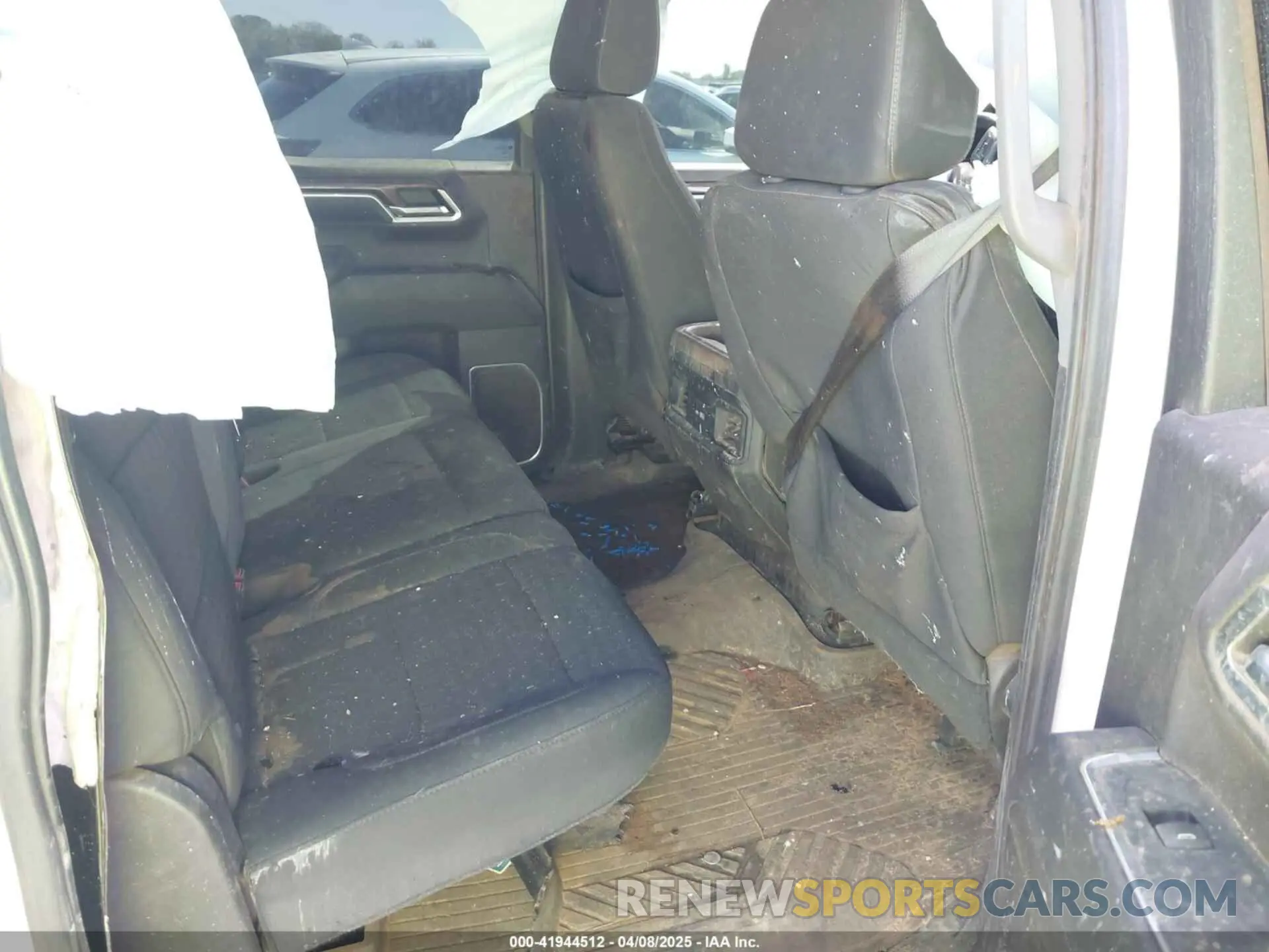 8 Photograph of a damaged car 2GCUDEED2N1519237 CHEVROLET SILVERADO 1500 2022