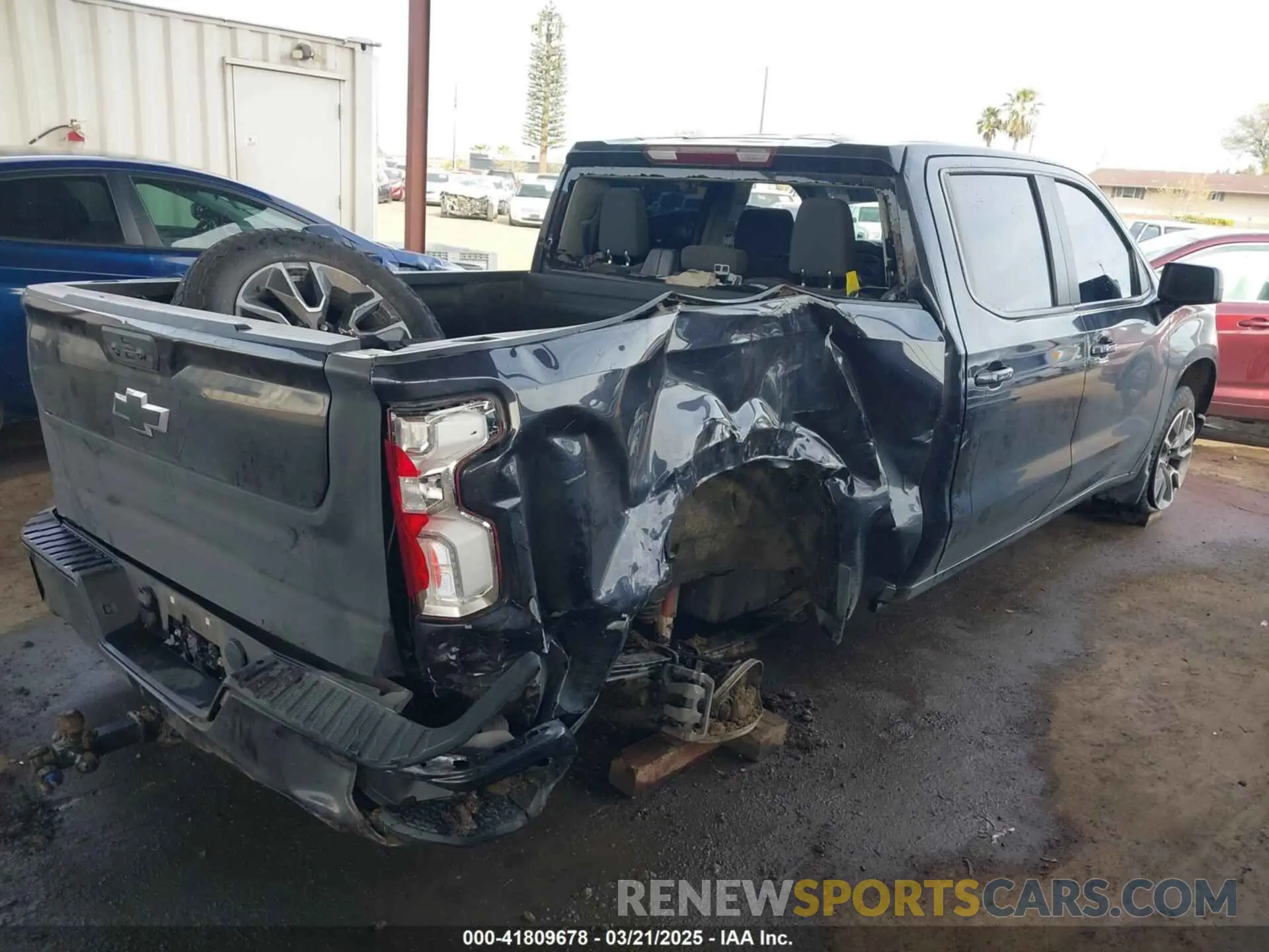4 Photograph of a damaged car 3GCUDEETXNG583752 CHEVROLET SILVERADO 1500 2022