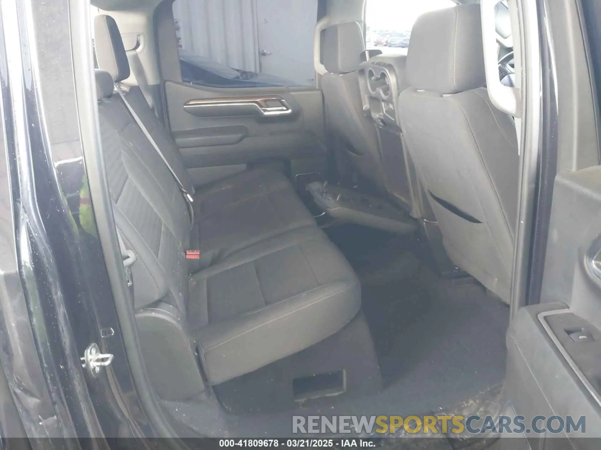 8 Photograph of a damaged car 3GCUDEETXNG583752 CHEVROLET SILVERADO 1500 2022