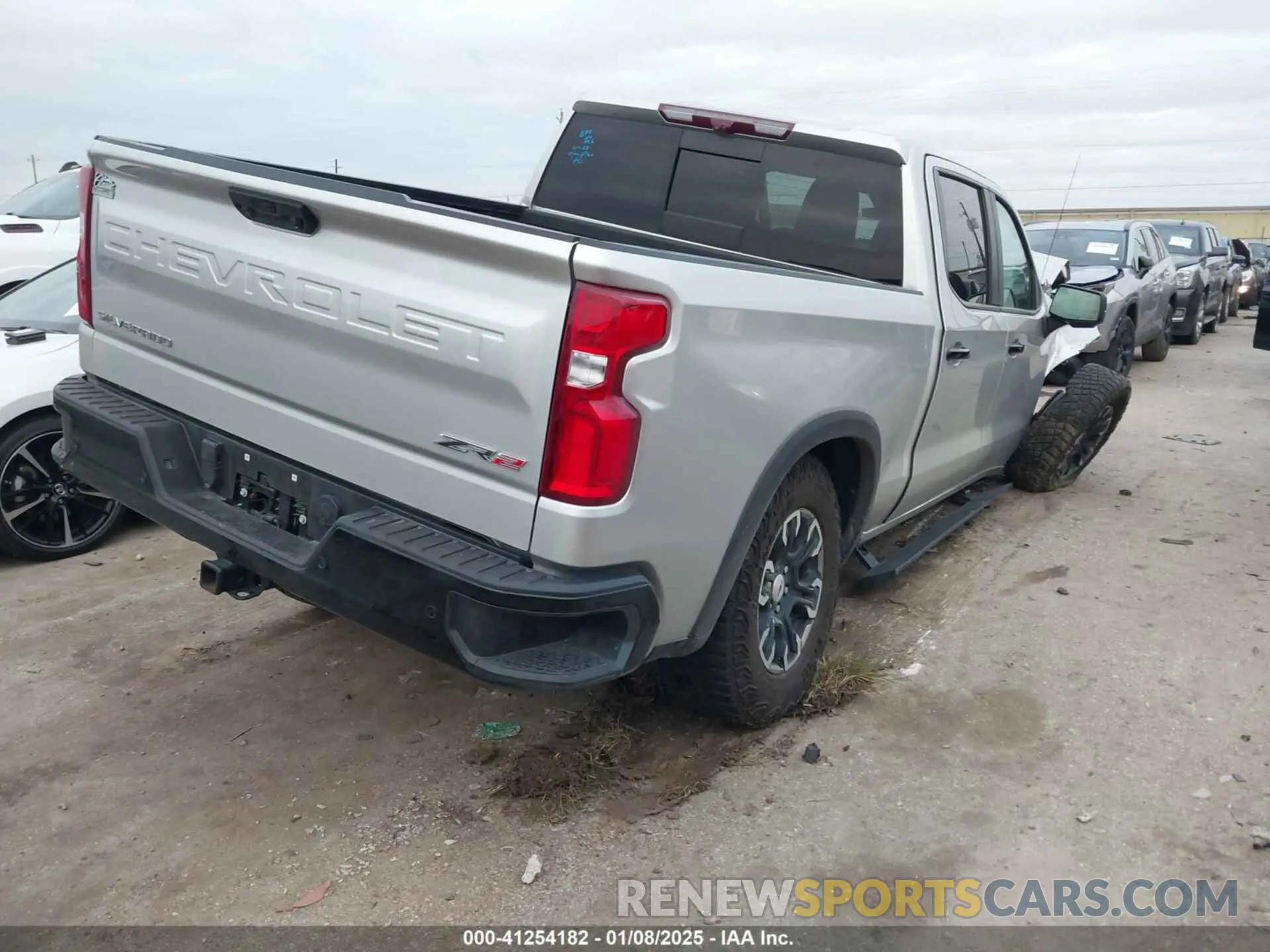 4 Photograph of a damaged car 3GCUDHEL3NG600960 CHEVROLET SILVERADO 1500 2022
