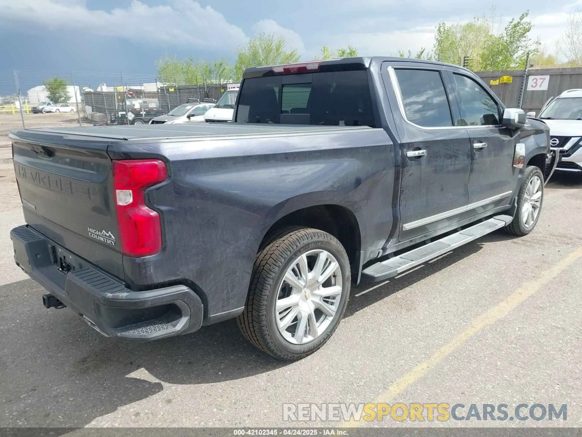 4 Photograph of a damaged car 3GCUDJET8NG690212 CHEVROLET SILVERADO 1500 2022