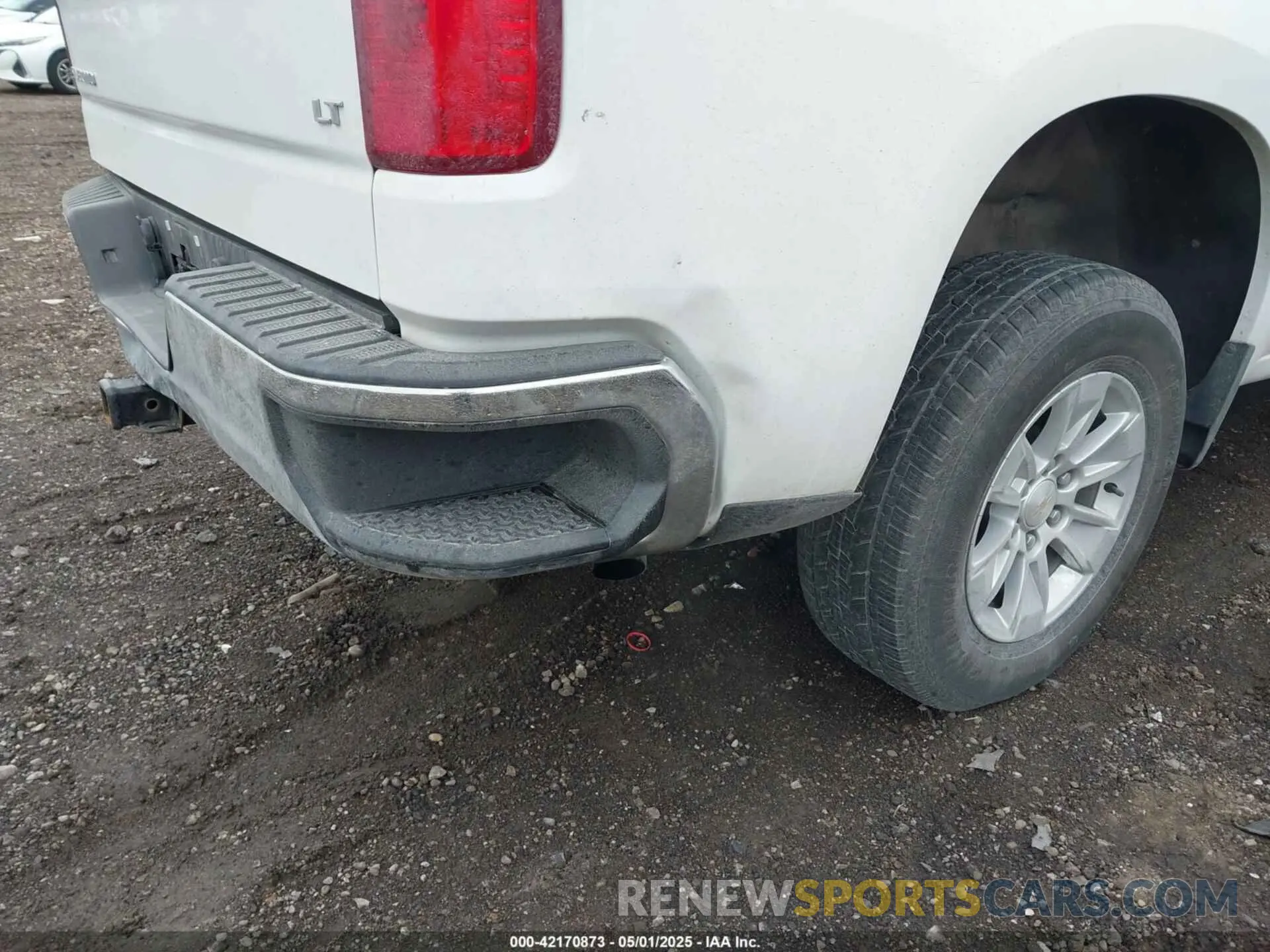 17 Photograph of a damaged car 1GCUDDED2PZ317583 CHEVROLET SILVERADO 1500 2023