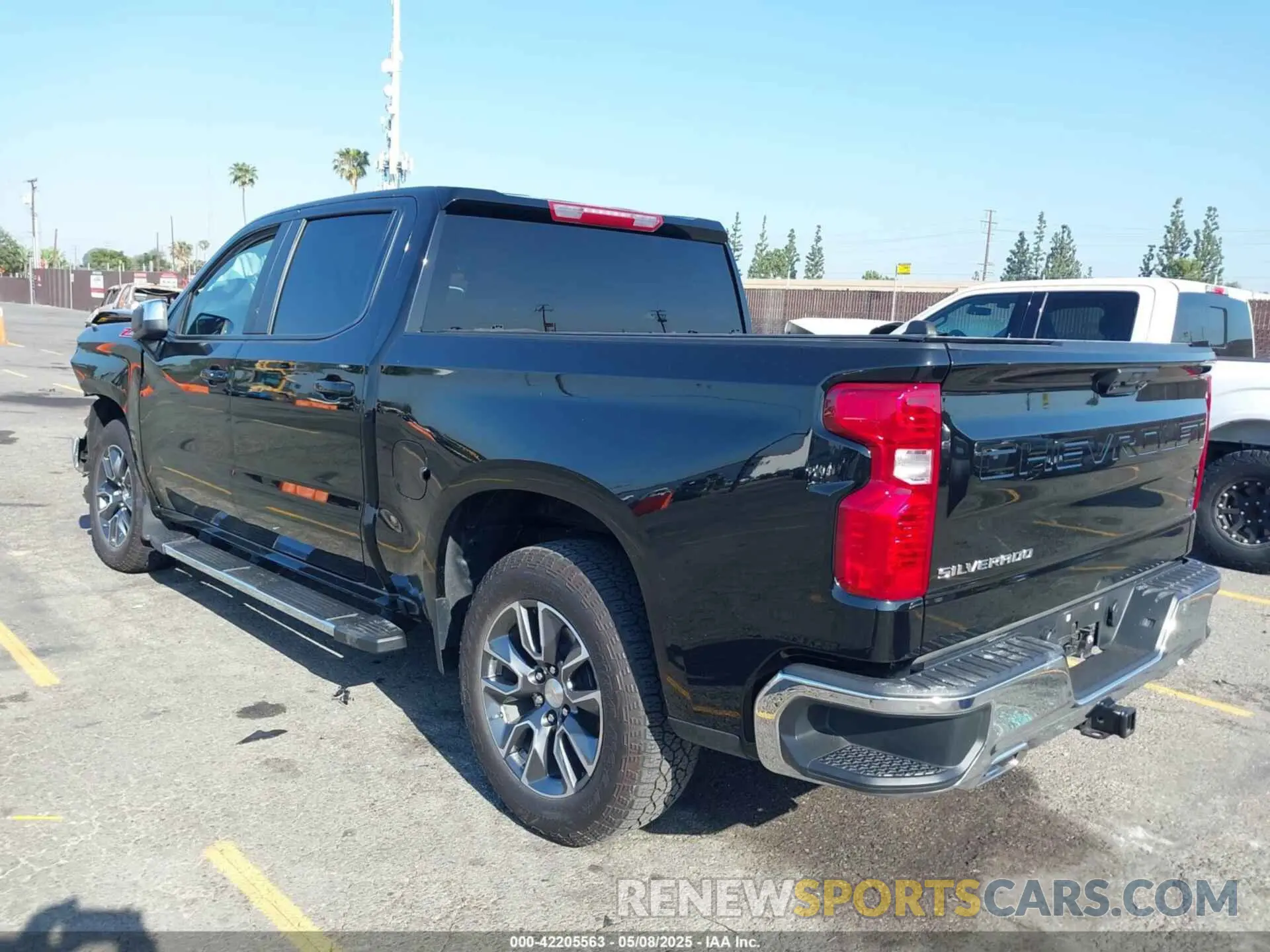 3 Фотография поврежденного автомобиля 1GCUDDED8PZ311819 CHEVROLET SILVERADO 1500 2023