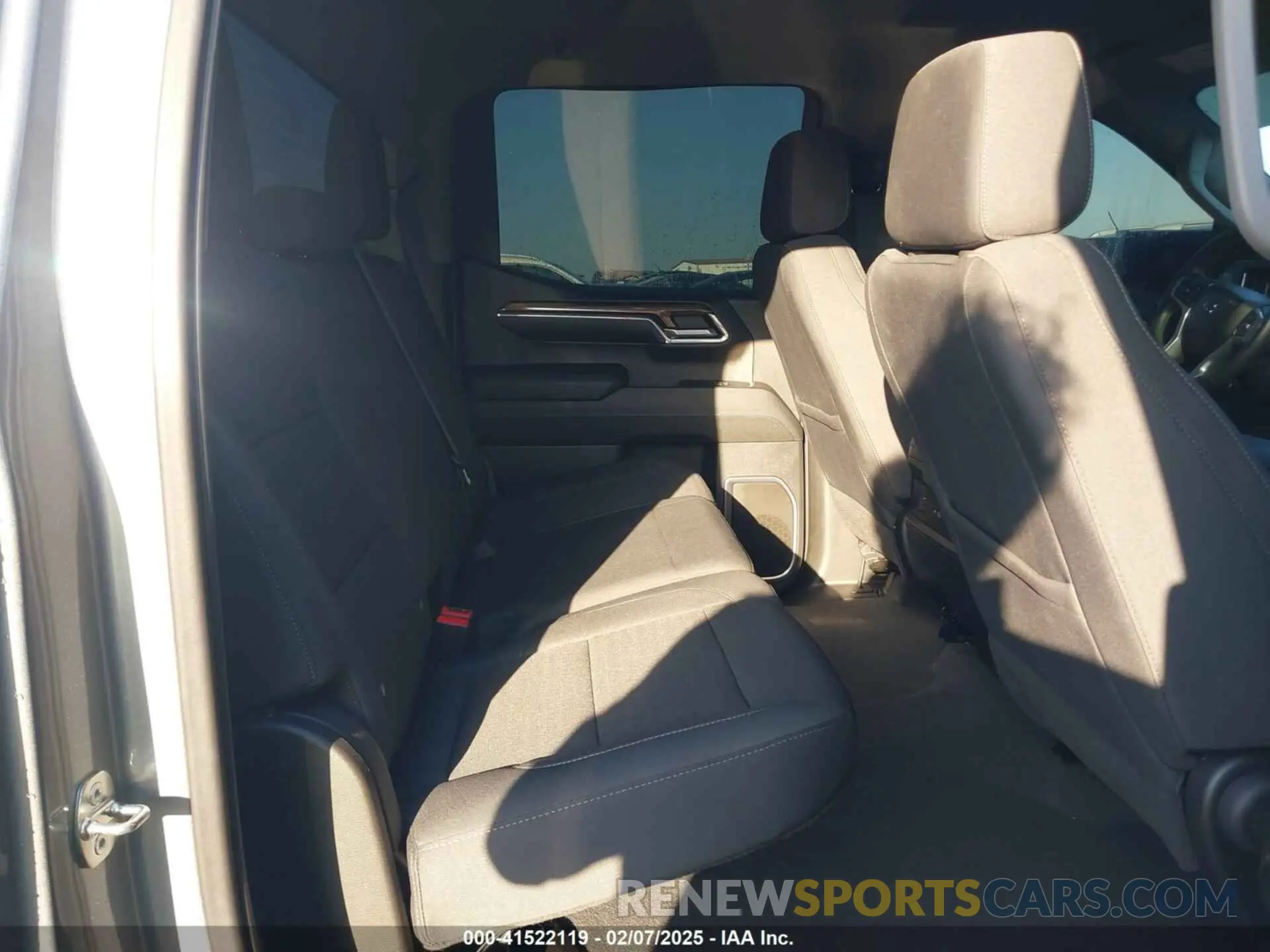 8 Фотография поврежденного автомобиля 1GCUDEE83PZ220384 CHEVROLET SILVERADO 1500 2023
