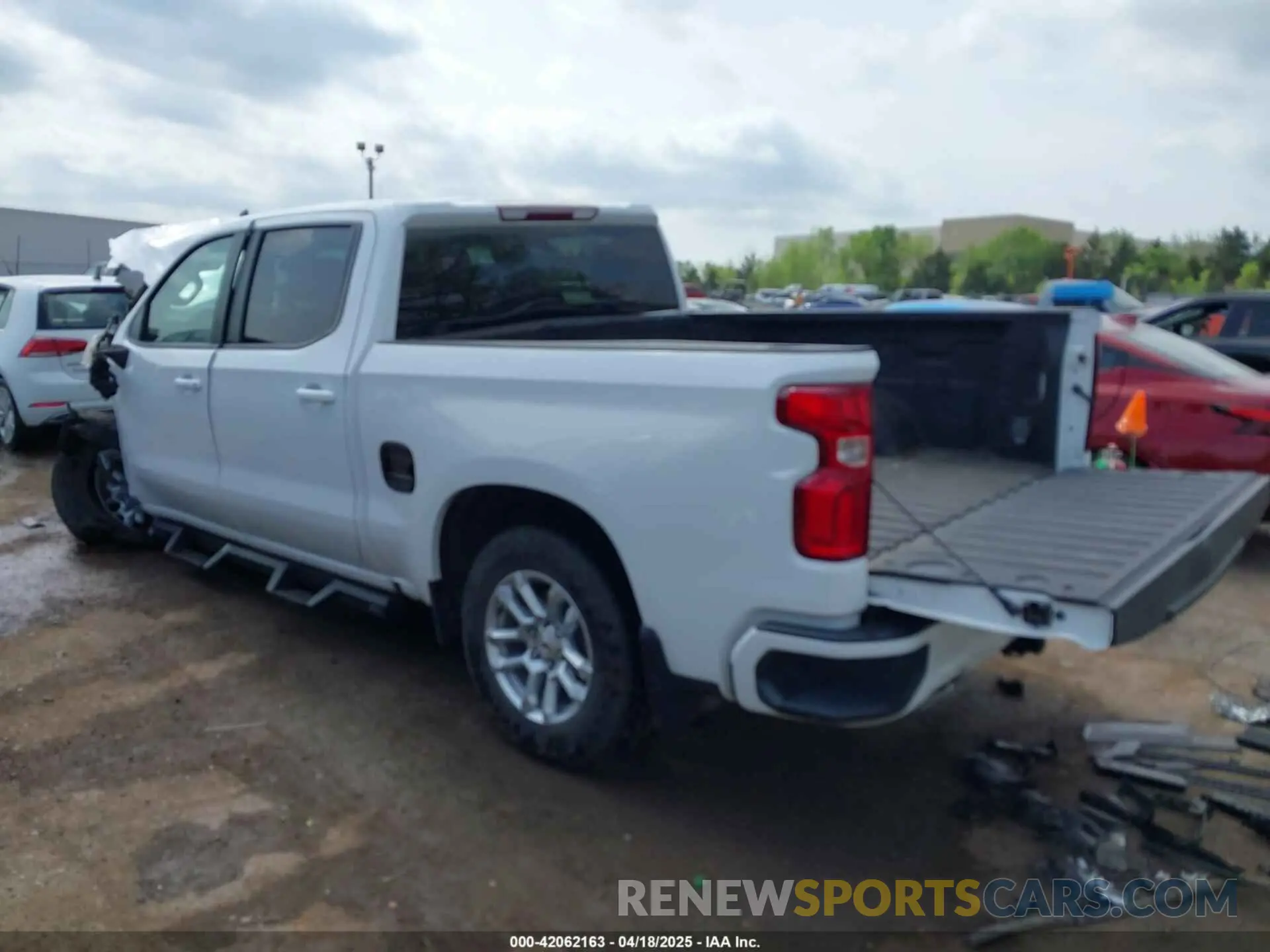 3 Фотография поврежденного автомобиля 1GCUDEE84PZ204646 CHEVROLET SILVERADO 1500 2023
