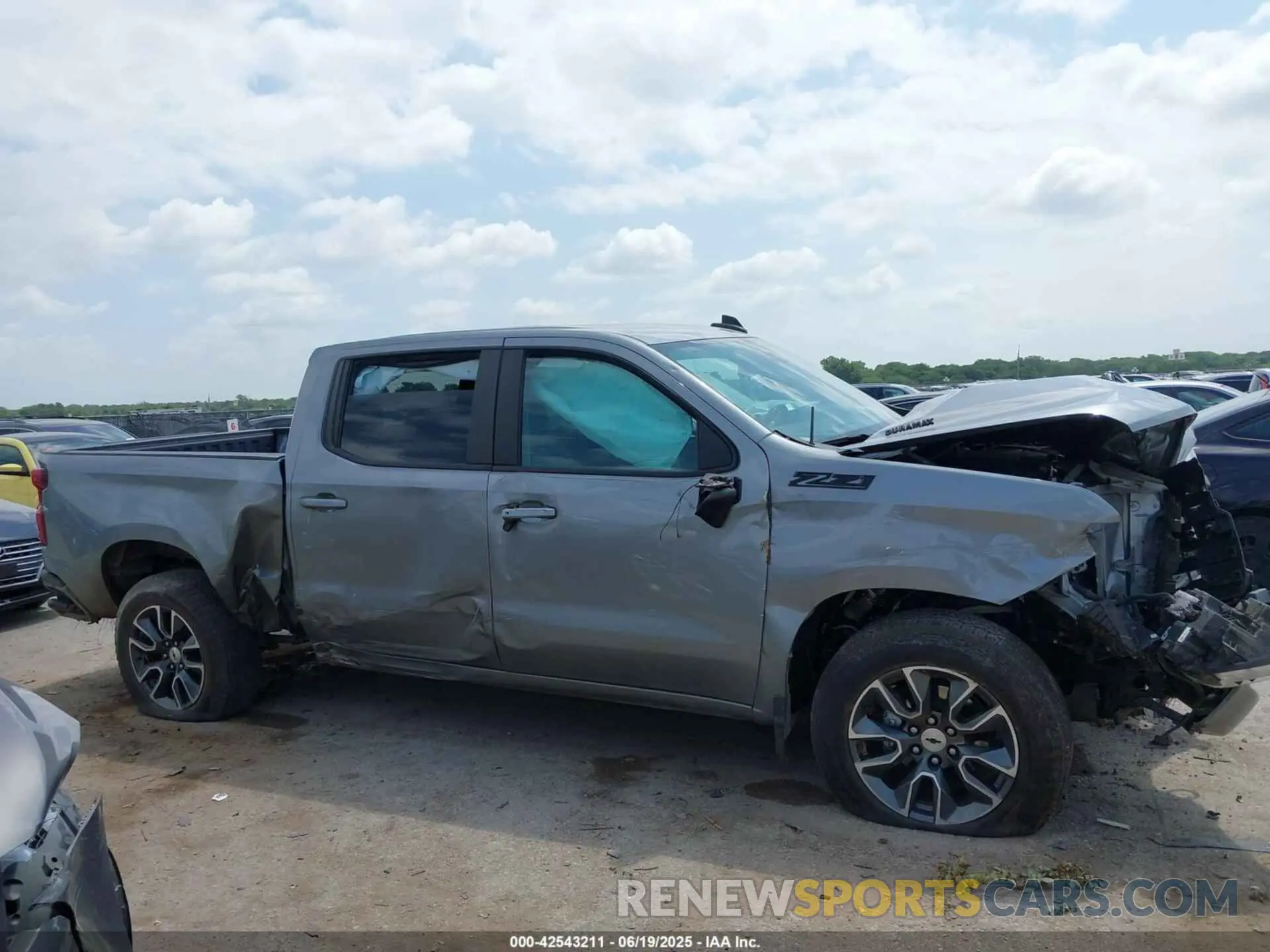 14 Photograph of a damaged car 1GCUDEE85PZ329767 CHEVROLET SILVERADO 1500 2023