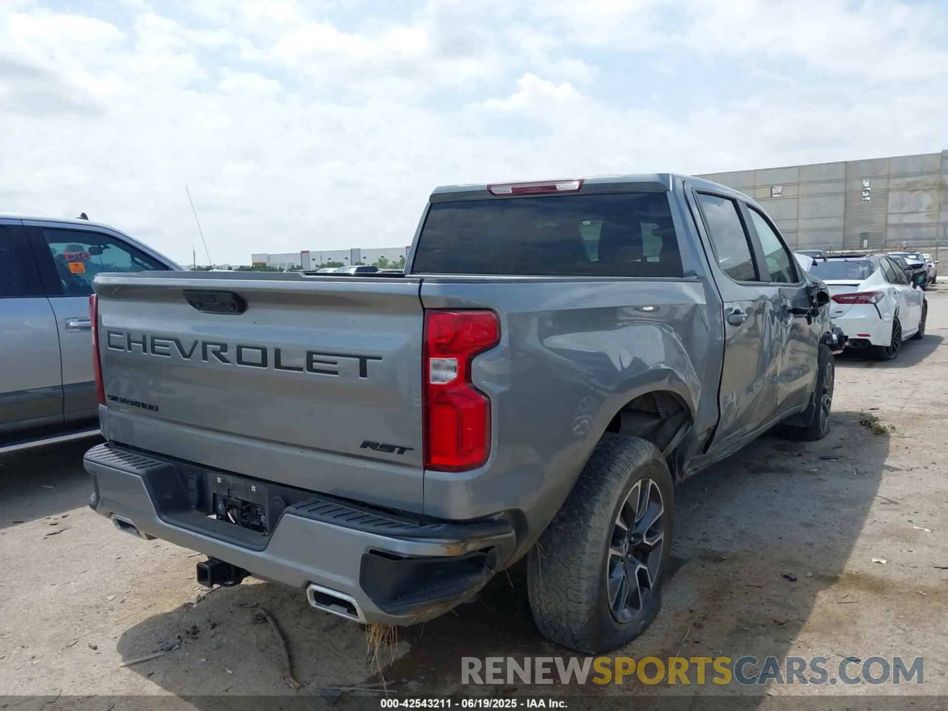 4 Photograph of a damaged car 1GCUDEE85PZ329767 CHEVROLET SILVERADO 1500 2023