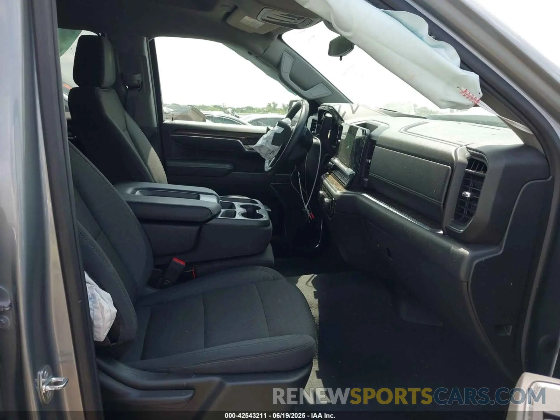5 Photograph of a damaged car 1GCUDEE85PZ329767 CHEVROLET SILVERADO 1500 2023