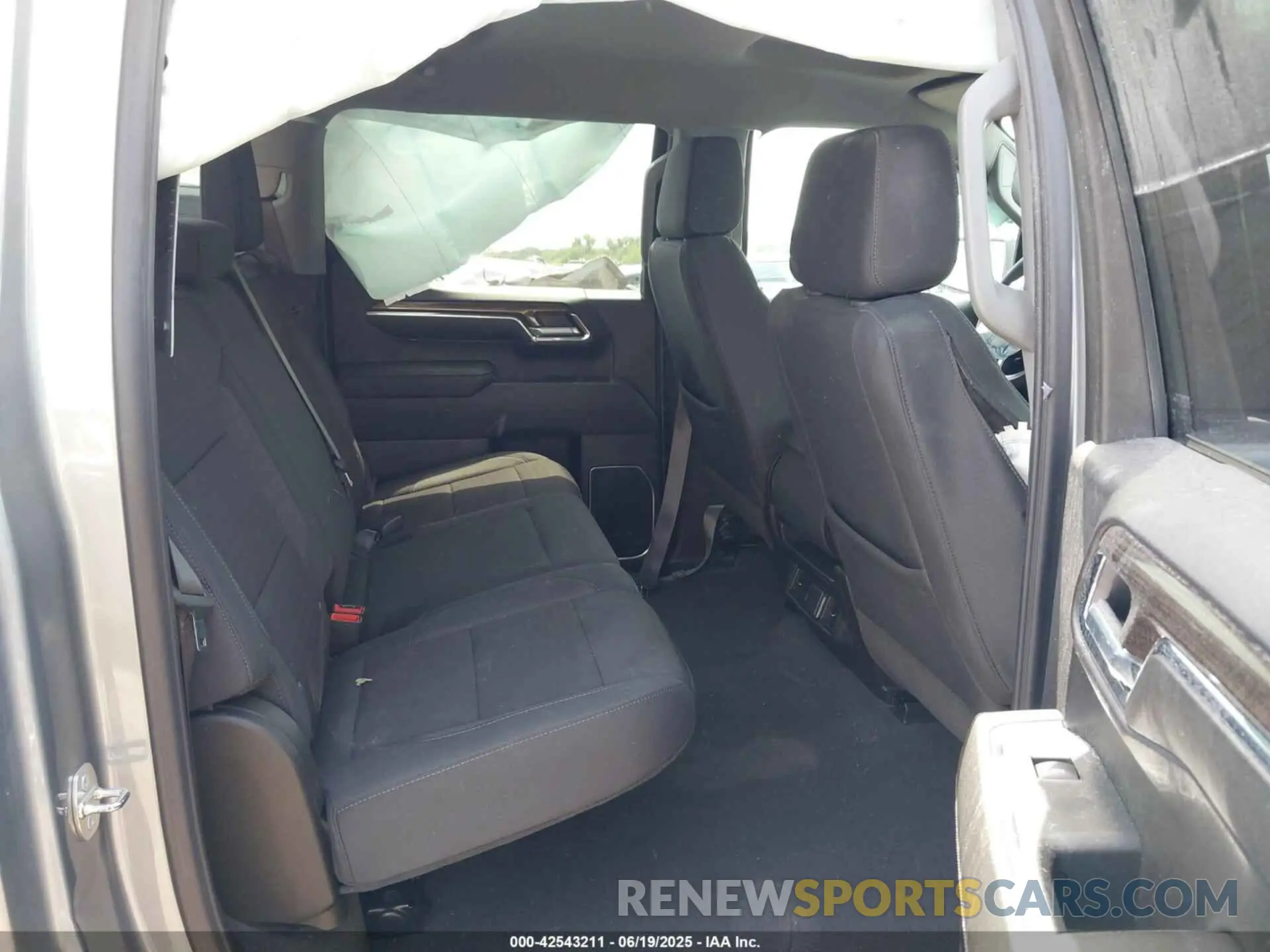 8 Photograph of a damaged car 1GCUDEE85PZ329767 CHEVROLET SILVERADO 1500 2023