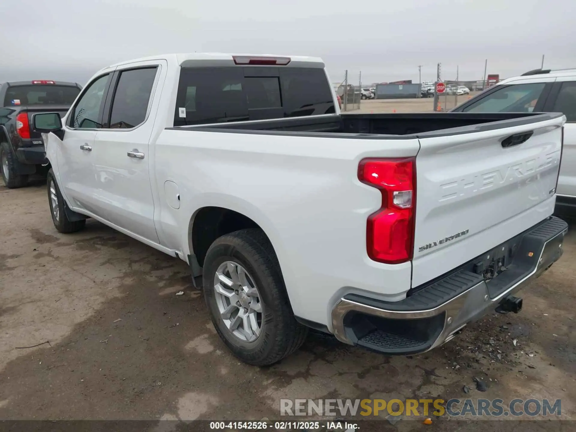 3 Фотография поврежденного автомобиля 1GCUDGED8PZ111413 CHEVROLET SILVERADO 1500 2023