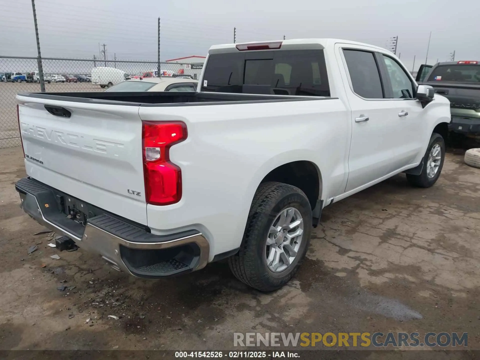 4 Фотография поврежденного автомобиля 1GCUDGED8PZ111413 CHEVROLET SILVERADO 1500 2023