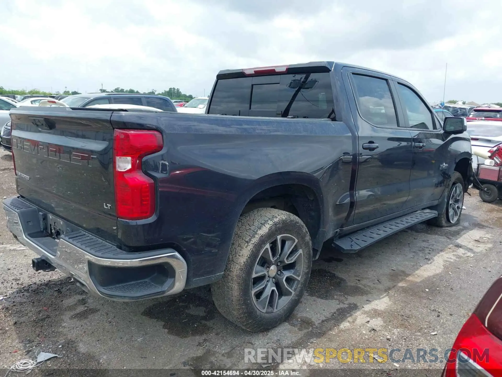 4 Фотография поврежденного автомобиля 2GCUDDED8P1140935 CHEVROLET SILVERADO 1500 2023