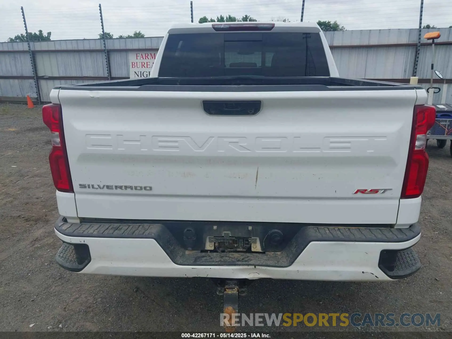 14 Photograph of a damaged car 2GCUDEED0P1142975 CHEVROLET SILVERADO 1500 2023