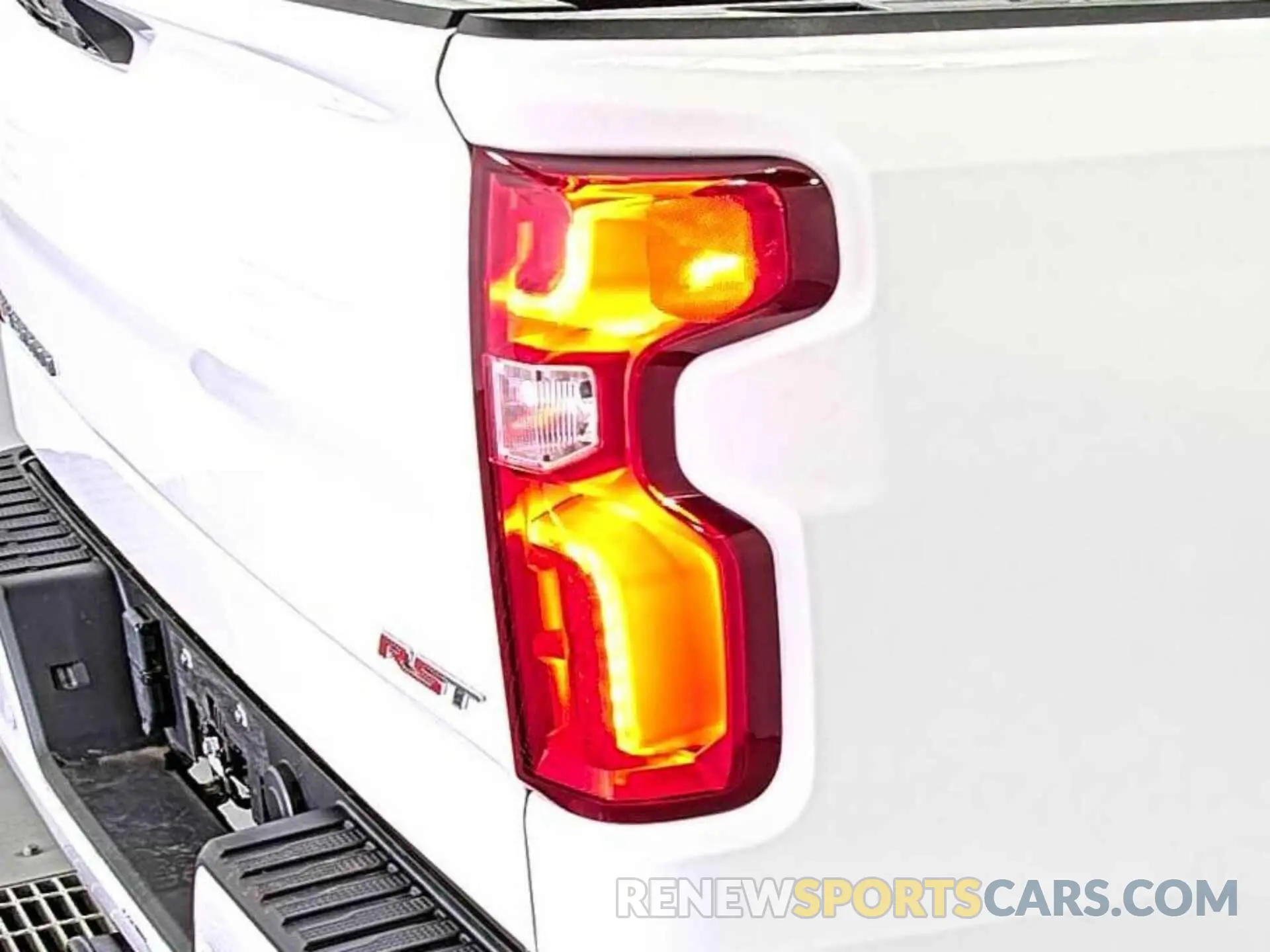 13 Фотография поврежденного автомобиля 2GCUDEED2P1153640 CHEVROLET SILVERADO 1500 2023
