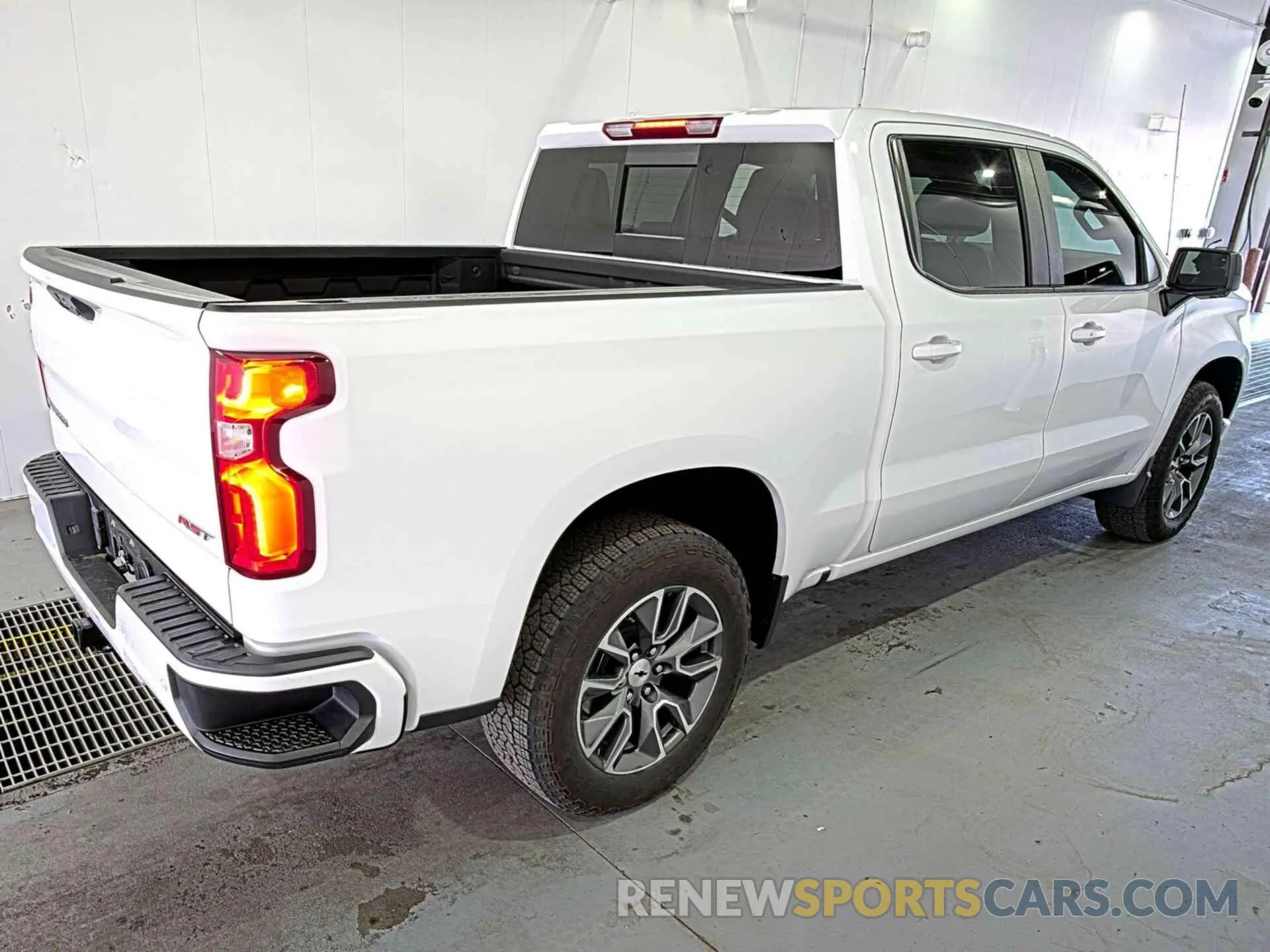 17 Фотография поврежденного автомобиля 2GCUDEED2P1153640 CHEVROLET SILVERADO 1500 2023