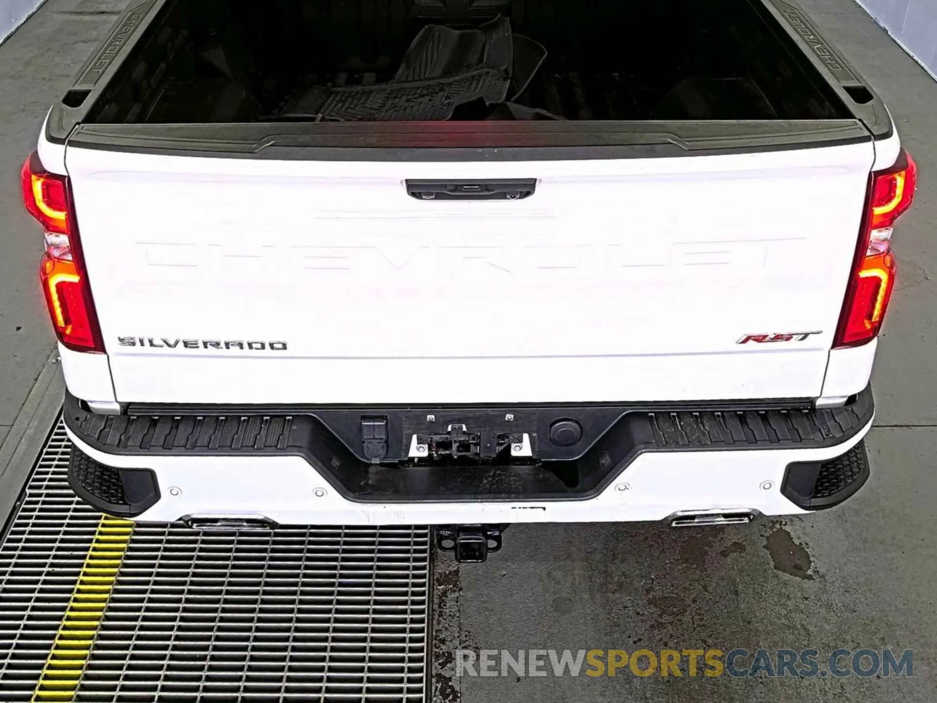 19 Фотография поврежденного автомобиля 2GCUDEED2P1153640 CHEVROLET SILVERADO 1500 2023