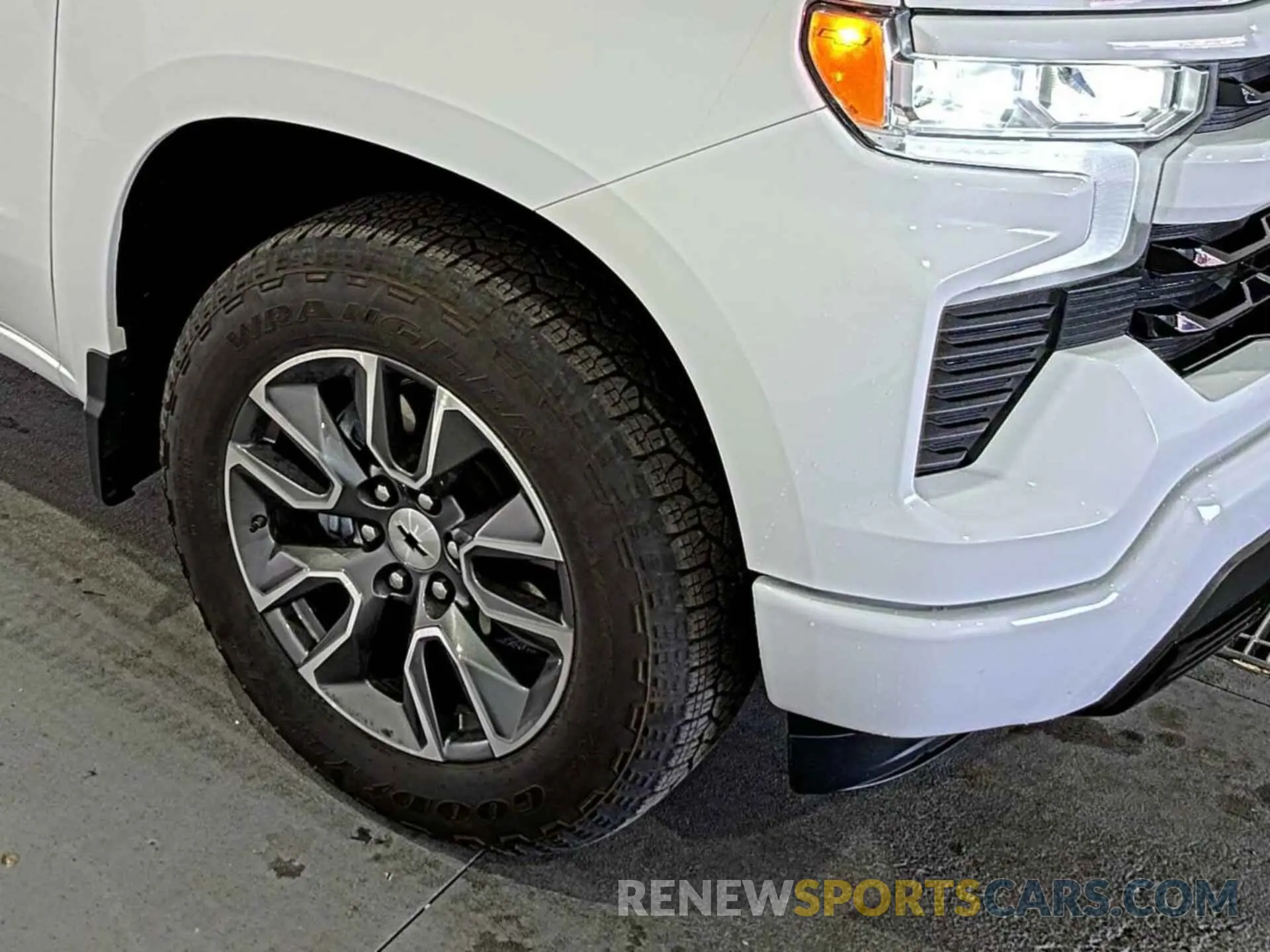 3 Фотография поврежденного автомобиля 2GCUDEED2P1153640 CHEVROLET SILVERADO 1500 2023