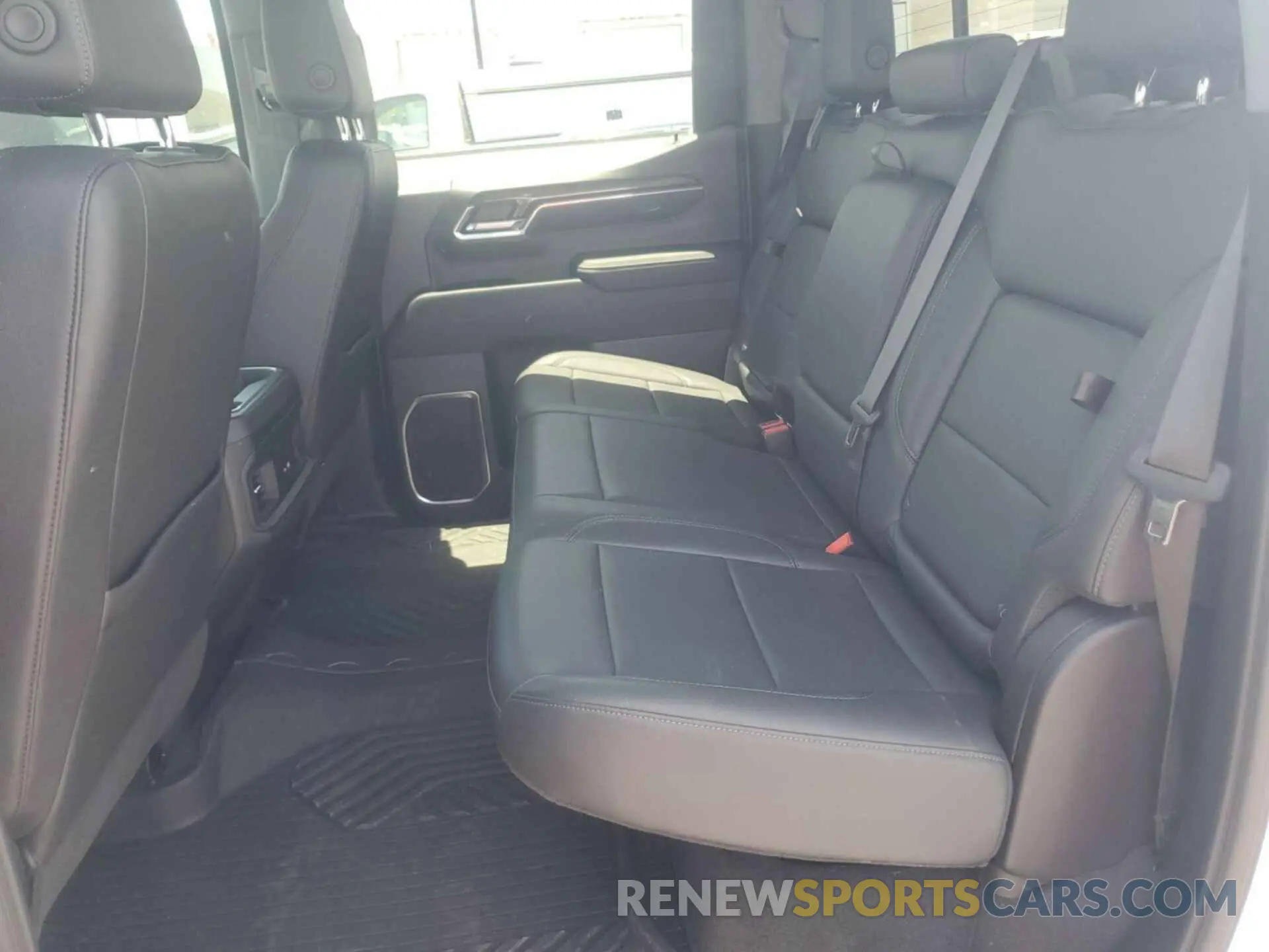 4 Фотография поврежденного автомобиля 2GCUDEED2P1153640 CHEVROLET SILVERADO 1500 2023