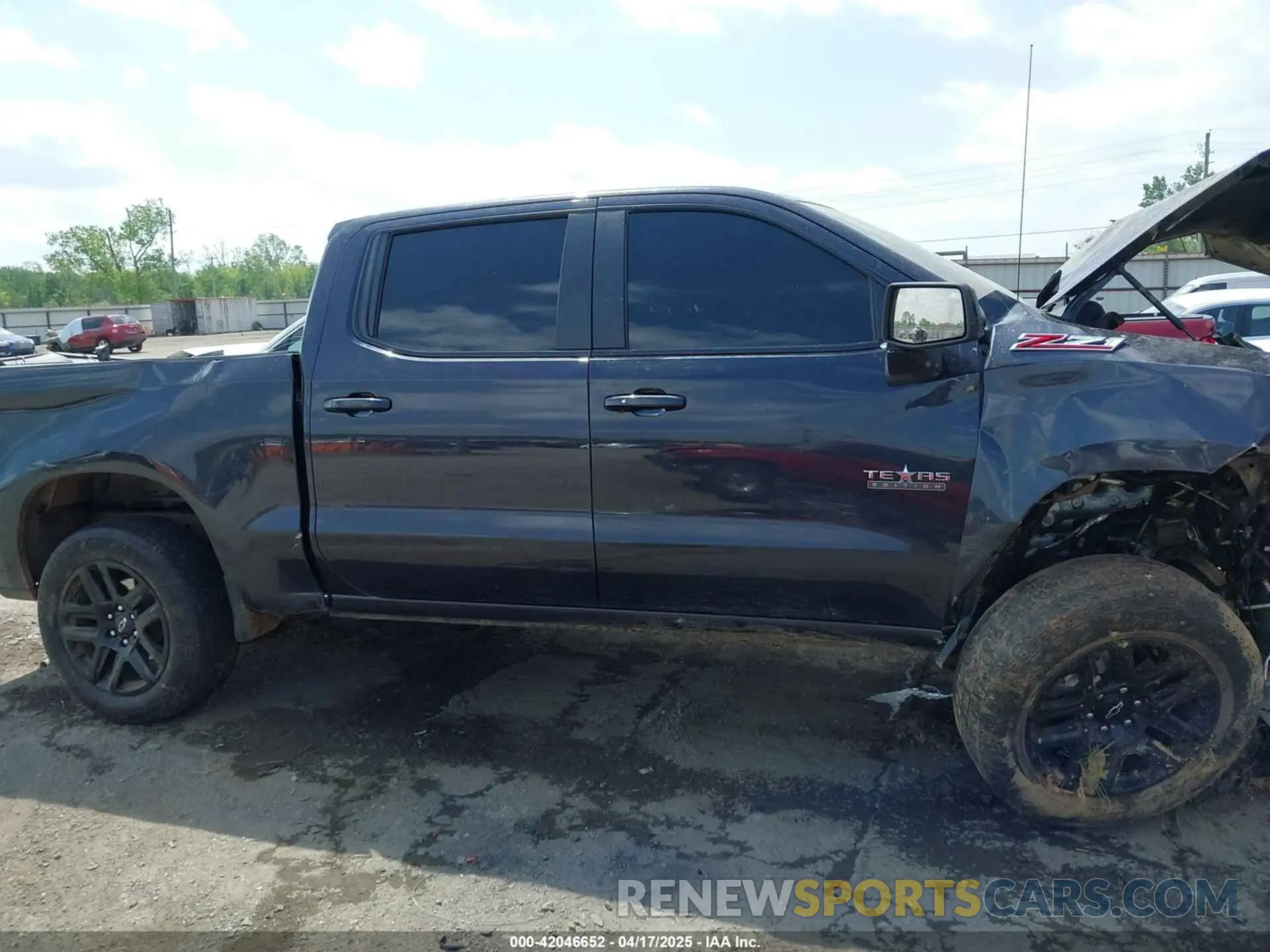 14 Photograph of a damaged car 2GCUDEEDXP1151506 CHEVROLET SILVERADO 1500 2023