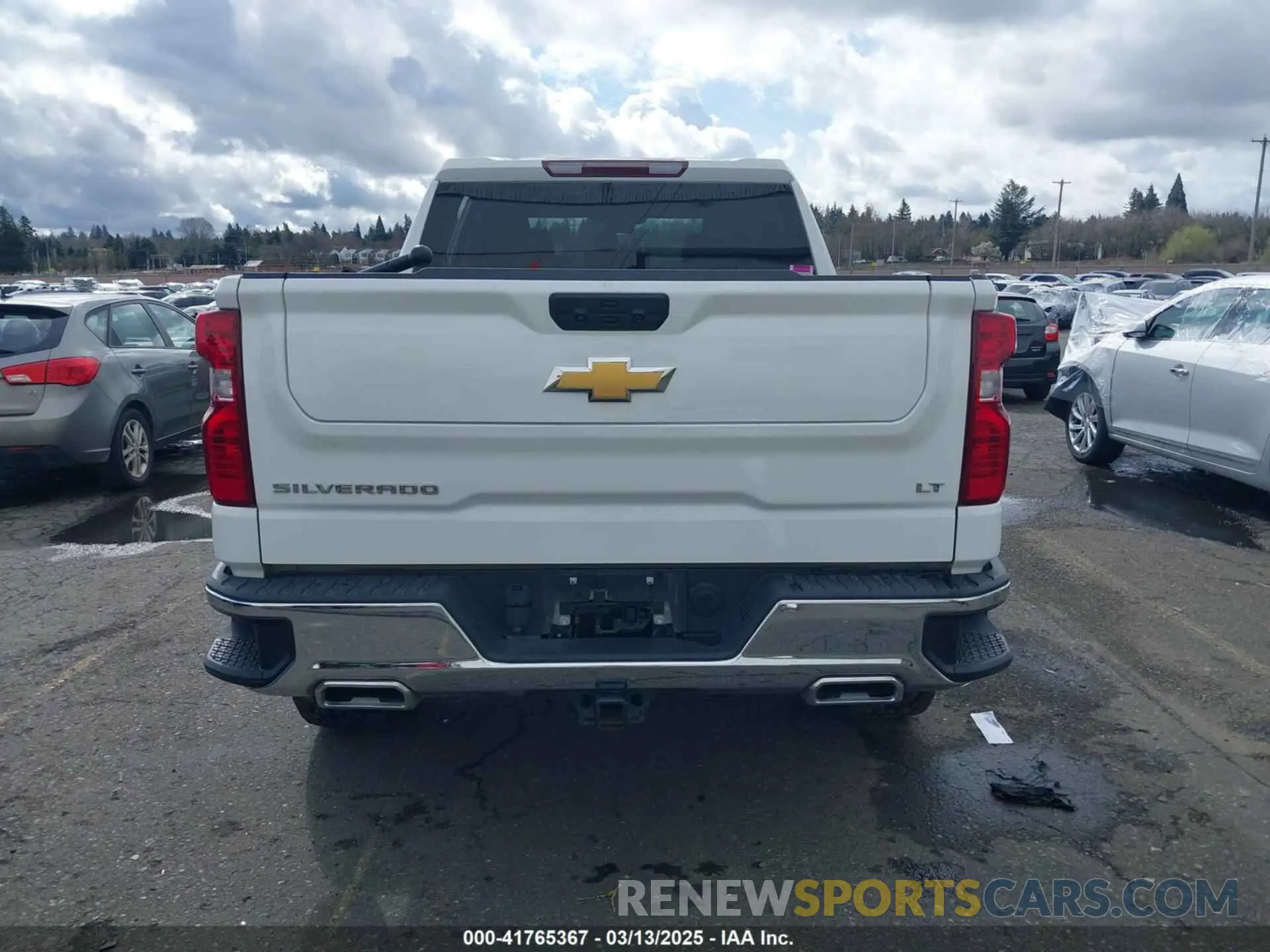 17 Photograph of a damaged car 3GCUDDE83PG248745 CHEVROLET SILVERADO 1500 2023