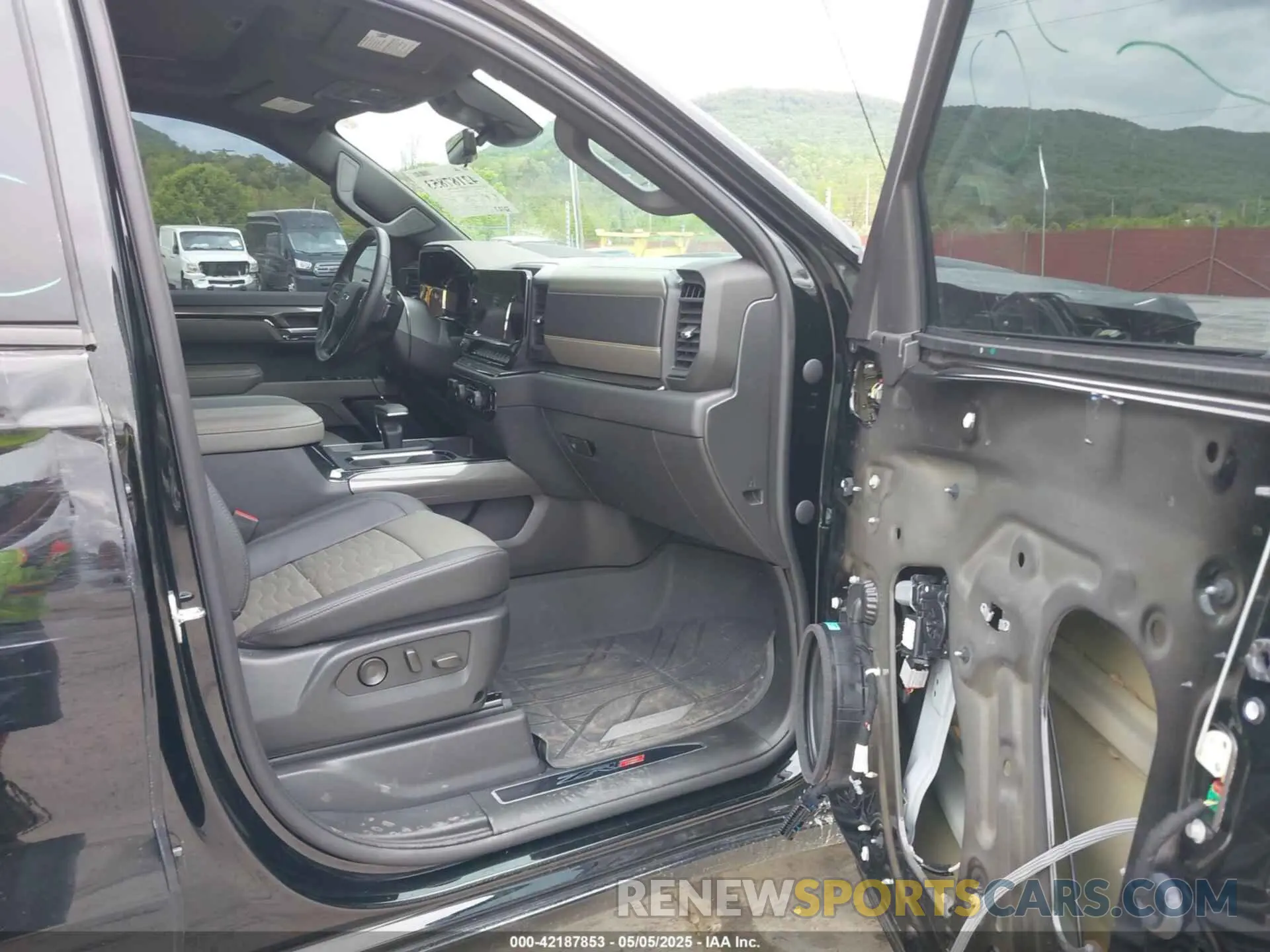 5 Photograph of a damaged car 3GCUDHEL0PG130793 CHEVROLET SILVERADO 1500 2023