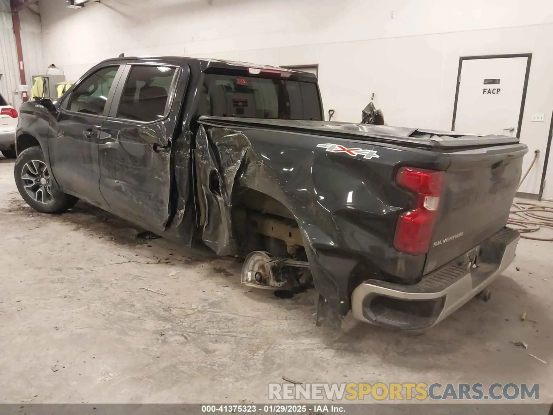 3 Фотография поврежденного автомобиля 1GCPDKEK1RZ133304 CHEVROLET SILVERADO 1500 2024