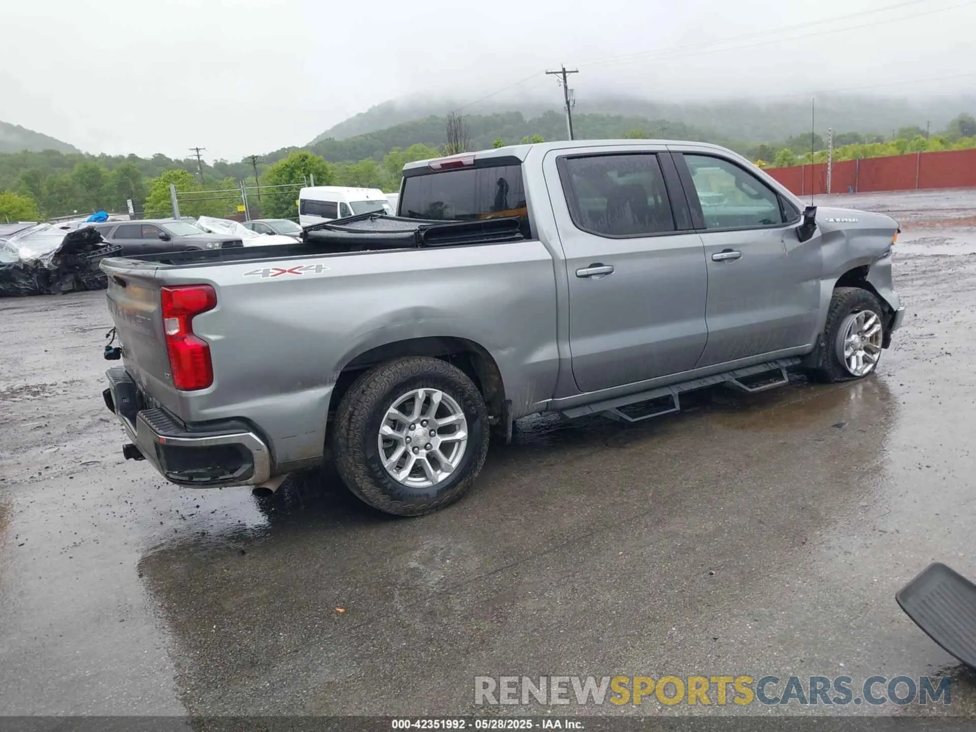 4 Photograph of a damaged car 1GCPDKEK2RZ112610 CHEVROLET SILVERADO 1500 2024