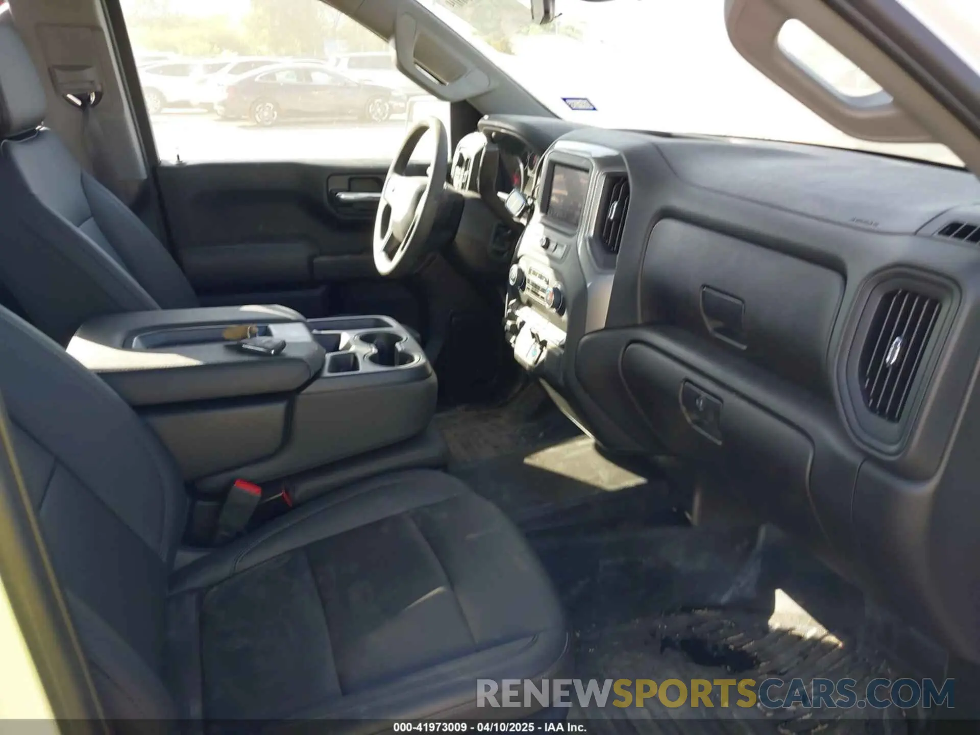 5 Photograph of a damaged car 1GCUDAEDXRZ342524 CHEVROLET SILVERADO 1500 2024
