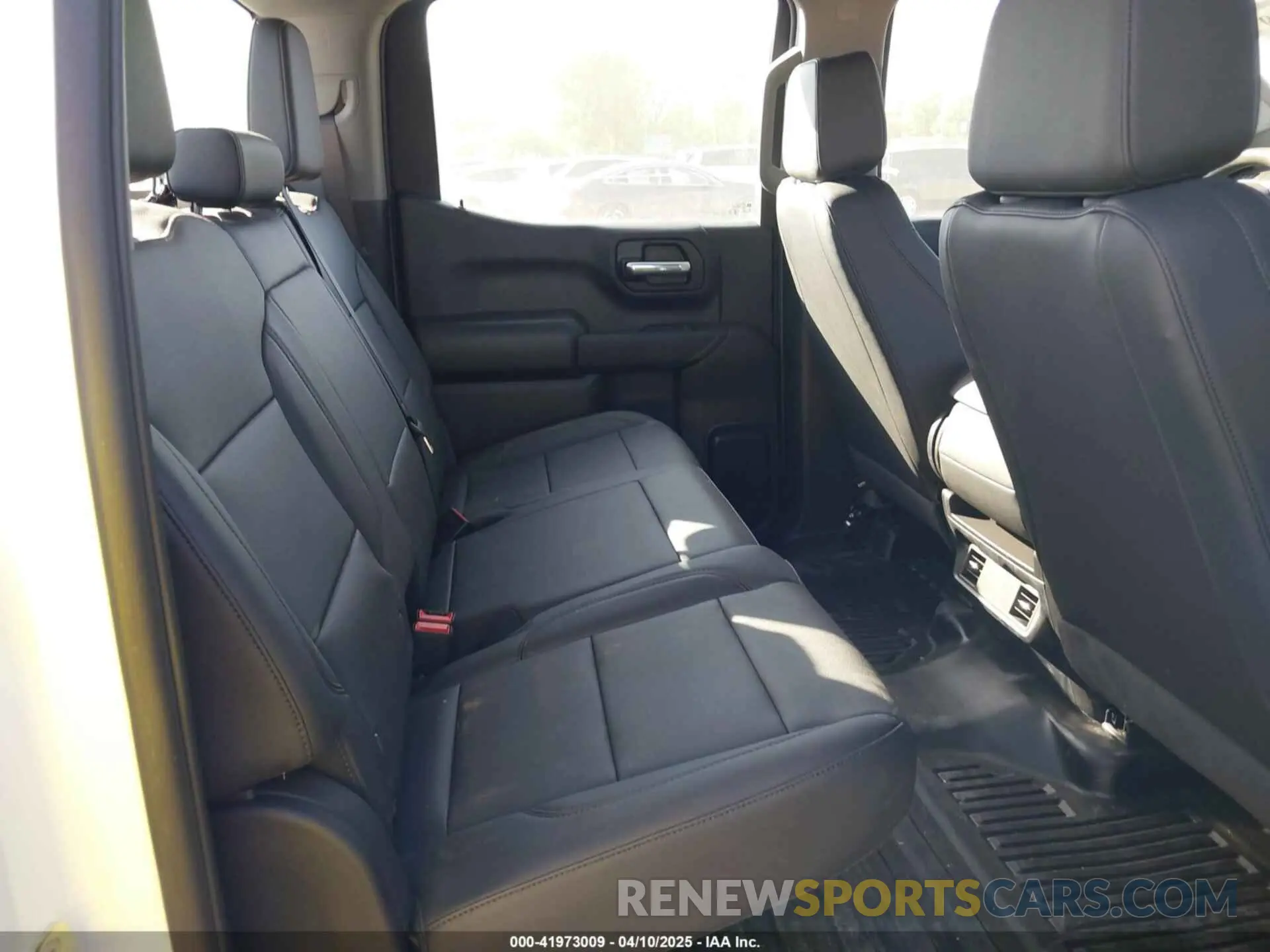 8 Photograph of a damaged car 1GCUDAEDXRZ342524 CHEVROLET SILVERADO 1500 2024