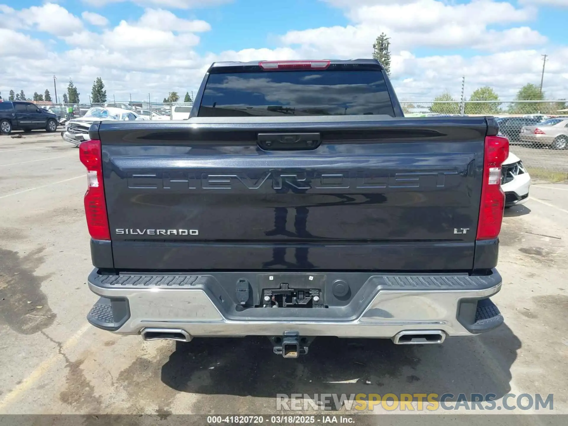 17 Photograph of a damaged car 1GCUDDED4RZ259382 CHEVROLET SILVERADO 1500 2024