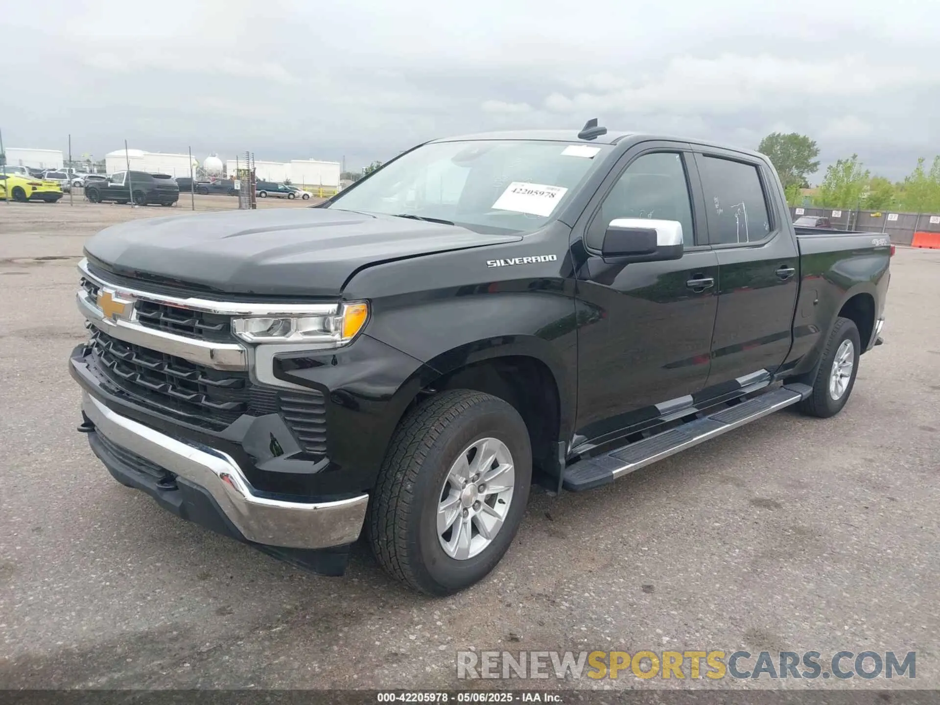 2 Фотография поврежденного автомобиля 1GCUDDED7RZ175394 CHEVROLET SILVERADO 1500 2024