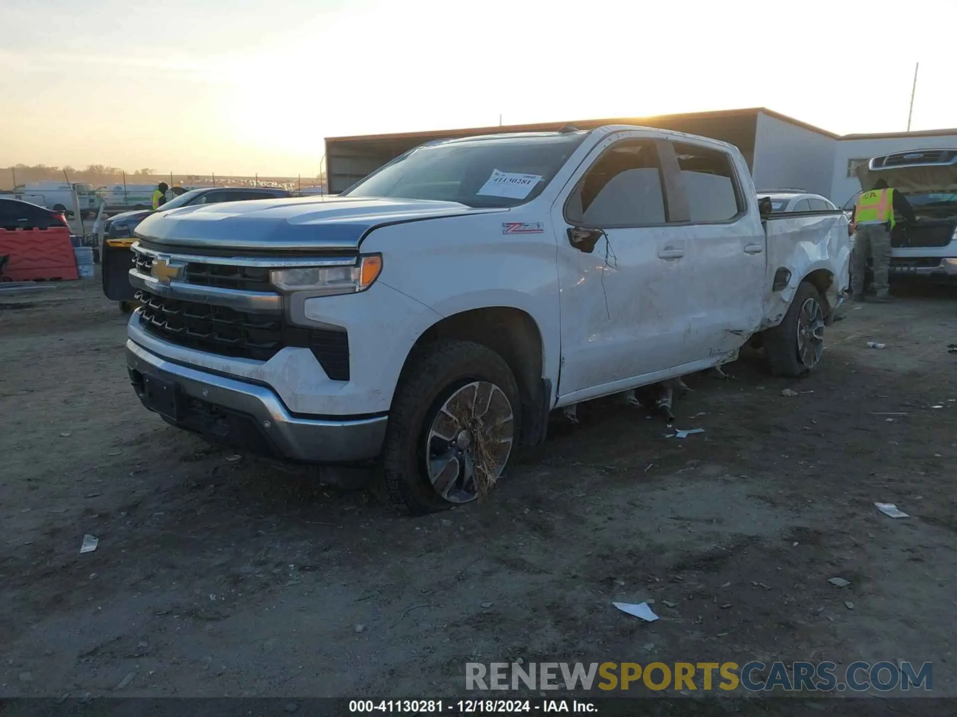 2 Фотография поврежденного автомобиля 1GCUDDED9RZ335498 CHEVROLET SILVERADO 1500 2024