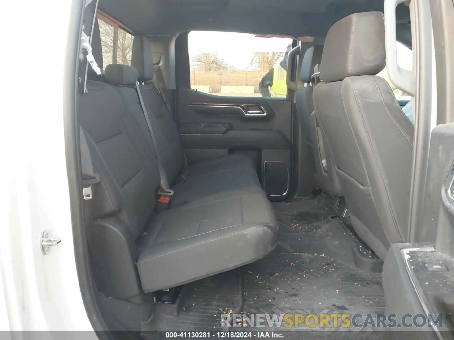 8 Фотография поврежденного автомобиля 1GCUDDED9RZ335498 CHEVROLET SILVERADO 1500 2024